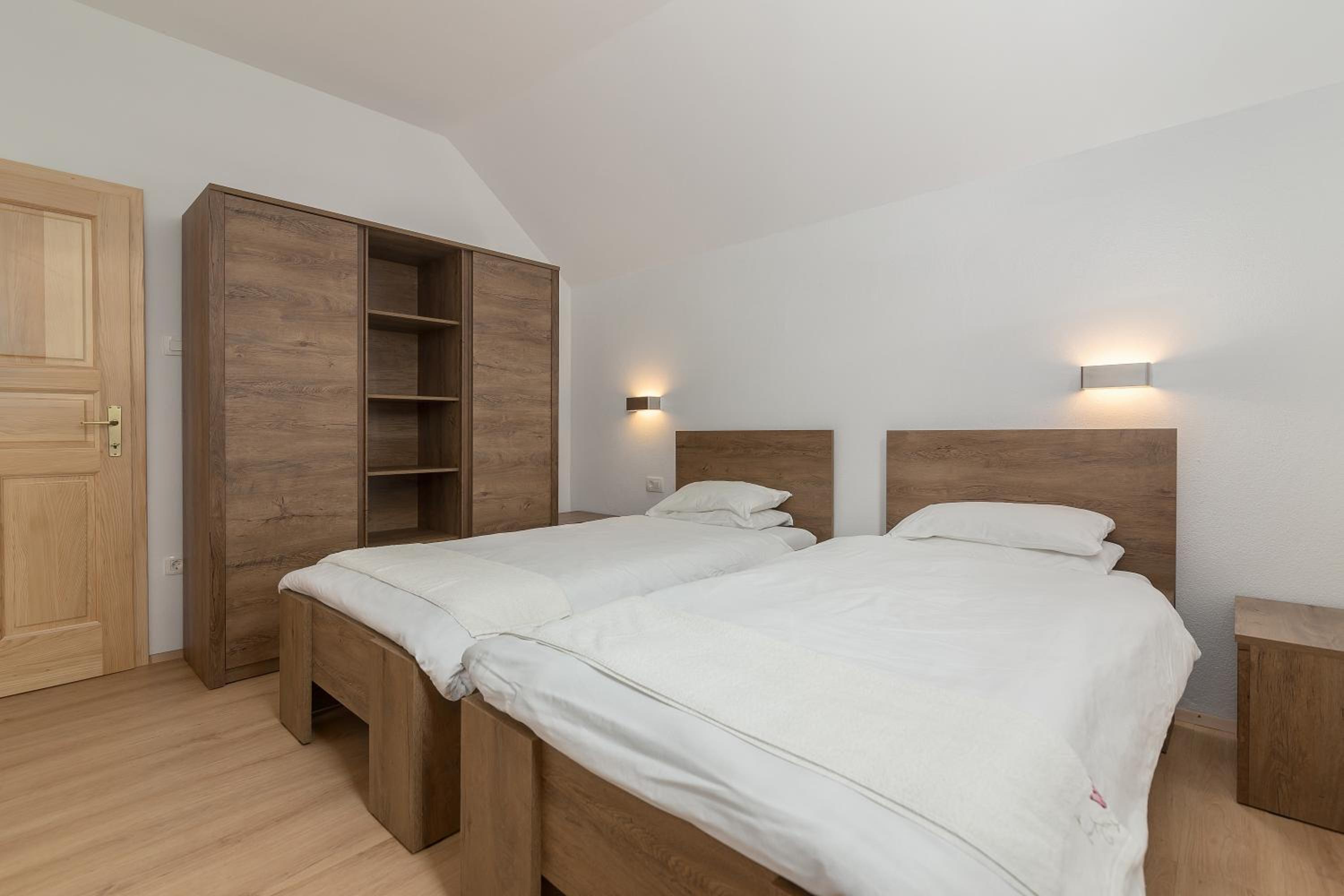 Appleby Apartments Kersnik view 2