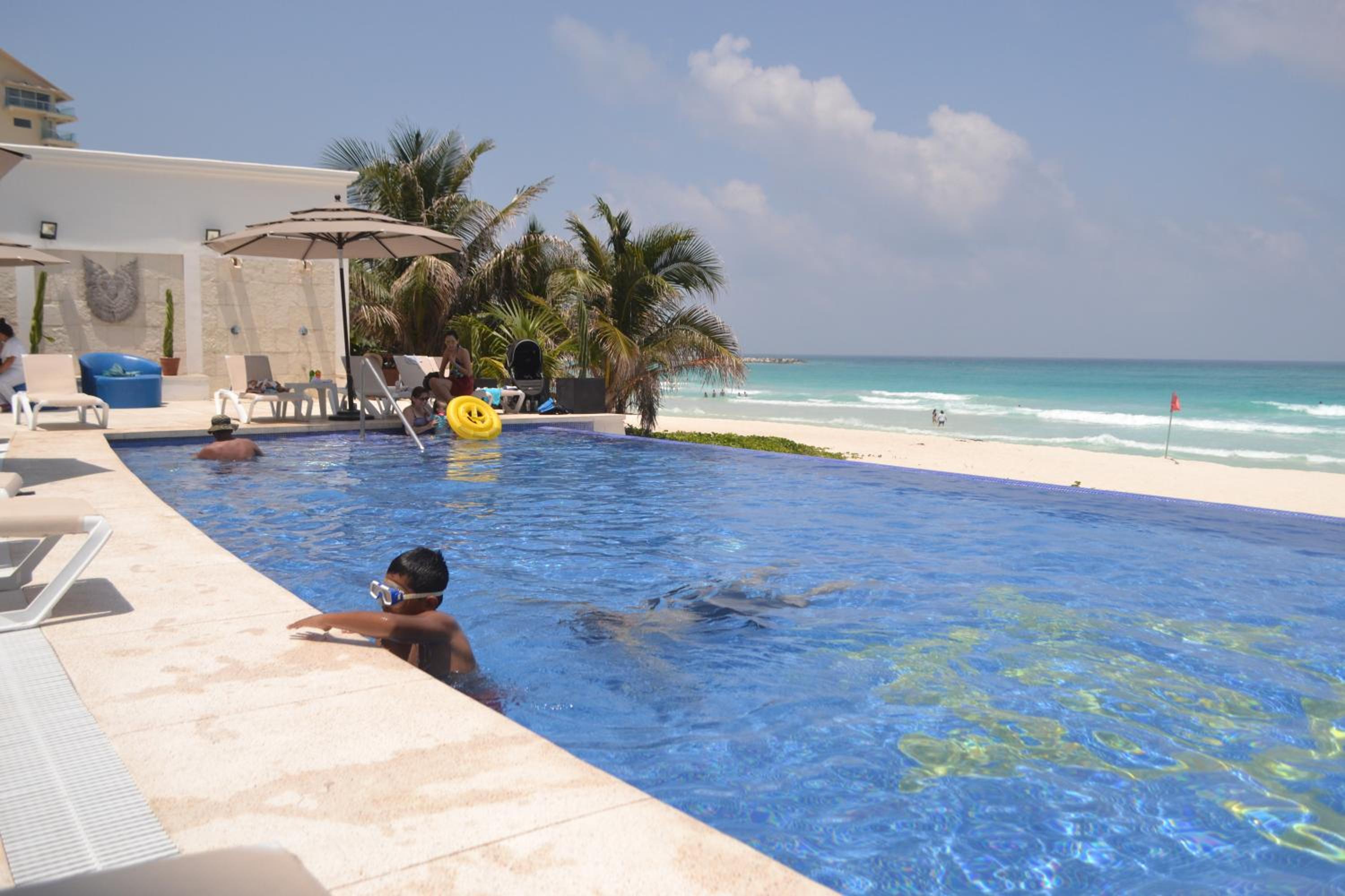 GIRASOL CONDO CANCUN BEAcH