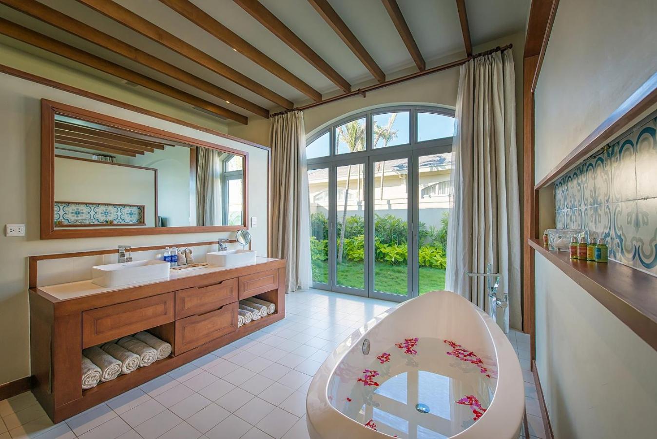 FLC Luxury Resort Samson