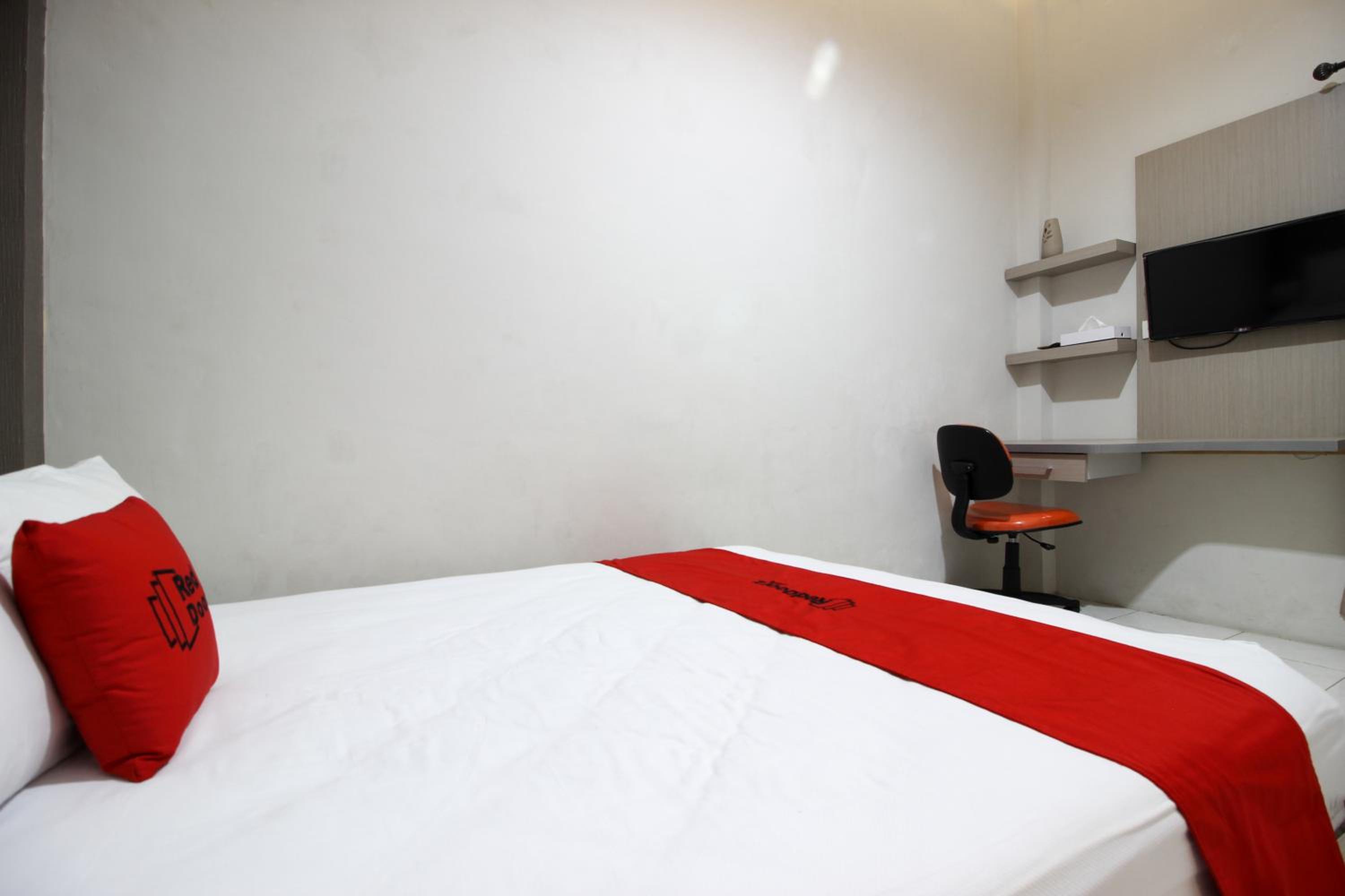 RedDoorz Plus near UPN Jogjakarta 2