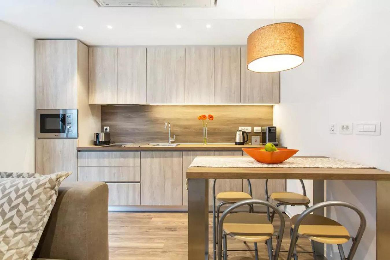 ★ Exclusive Central Apartment ★ FREE Garage ★ view 5