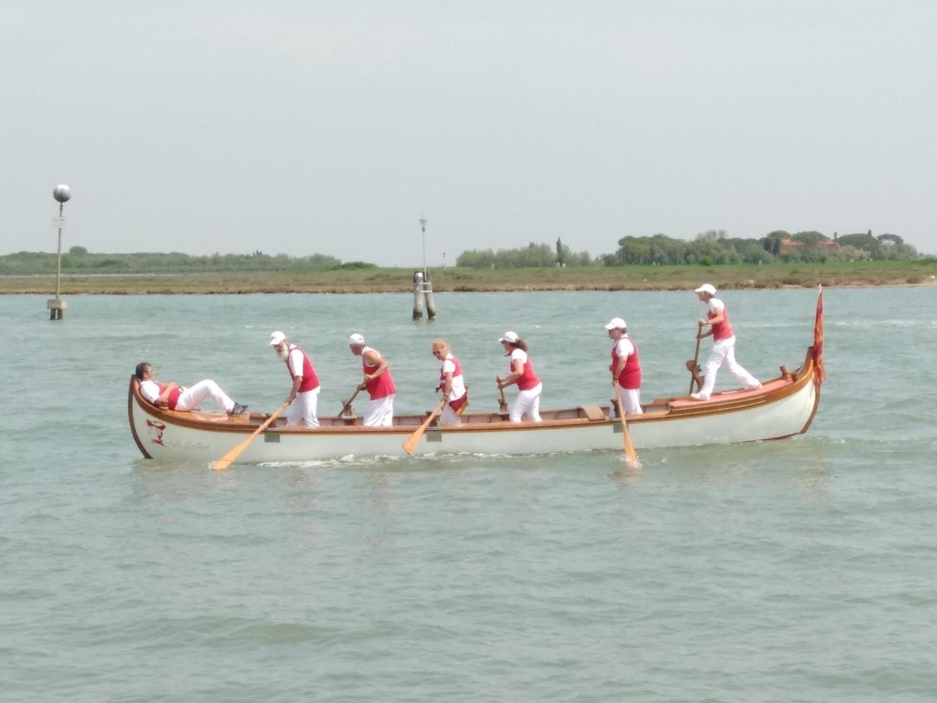 Night Galleria holiday home - bed & art in Burano - the pink house
