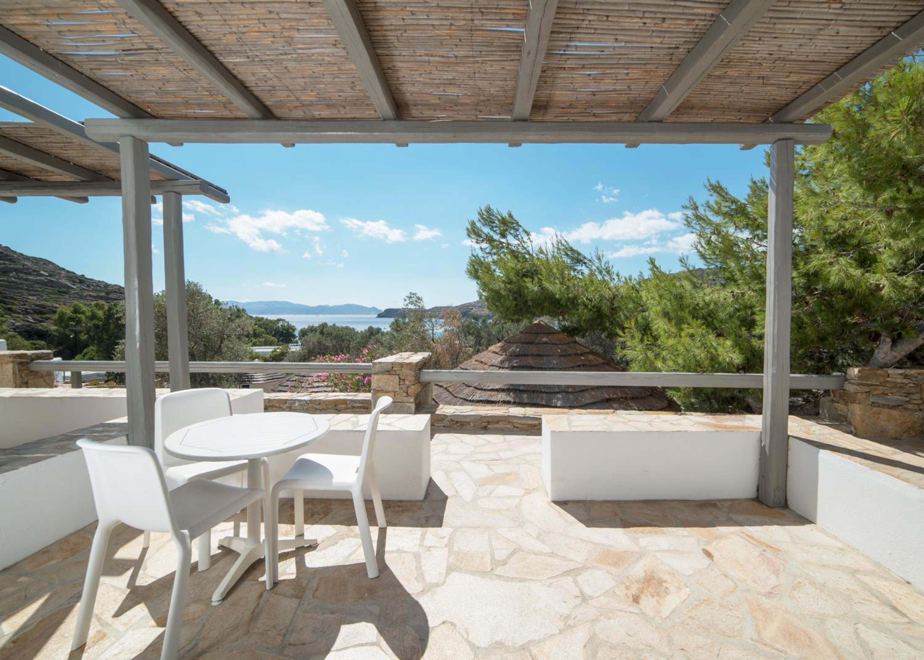 Hotel Far Out Beach Club Resort & Camping - Image 1