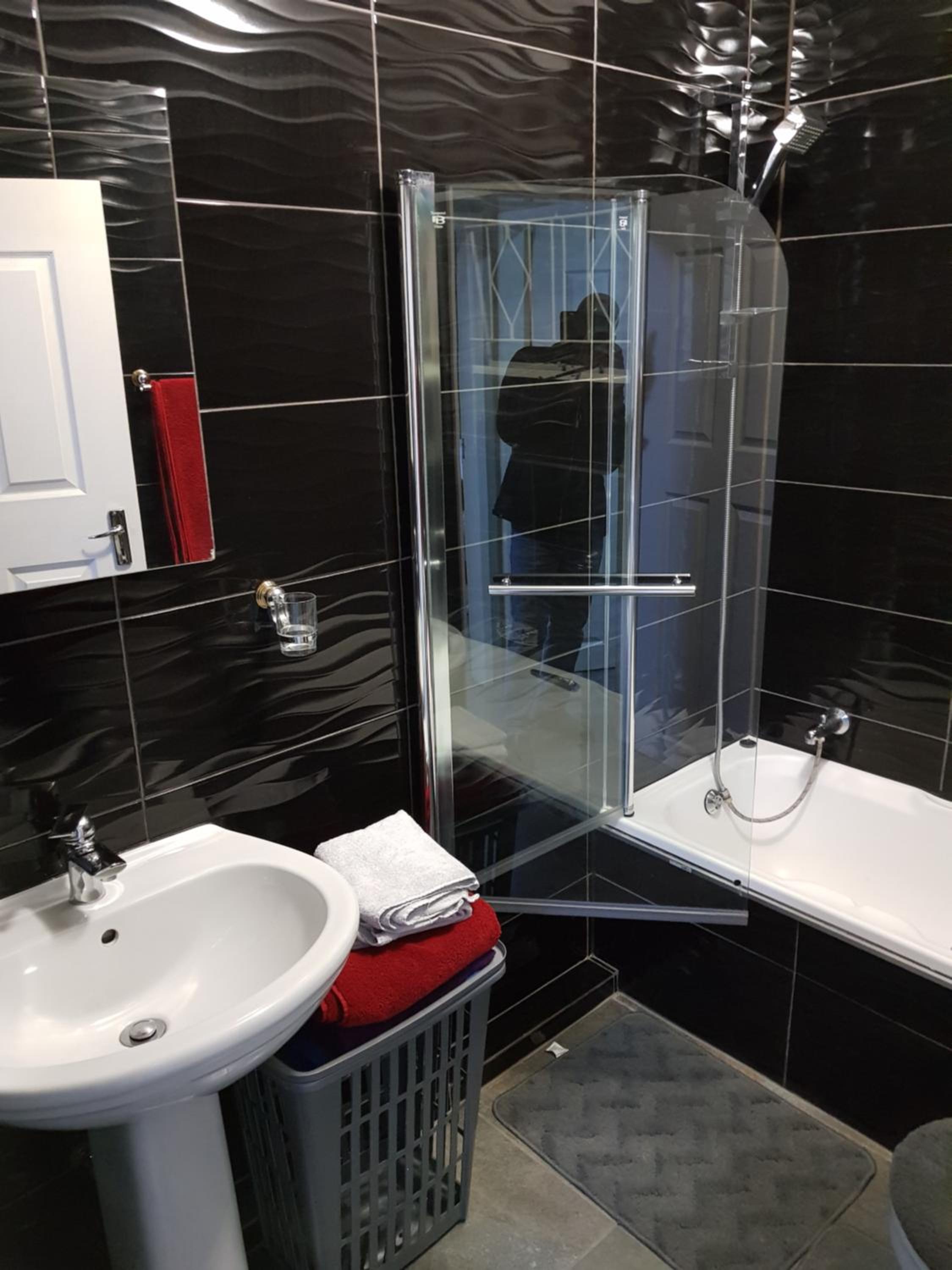 Executive 2 bed Apartment, free WIFI and DSTV