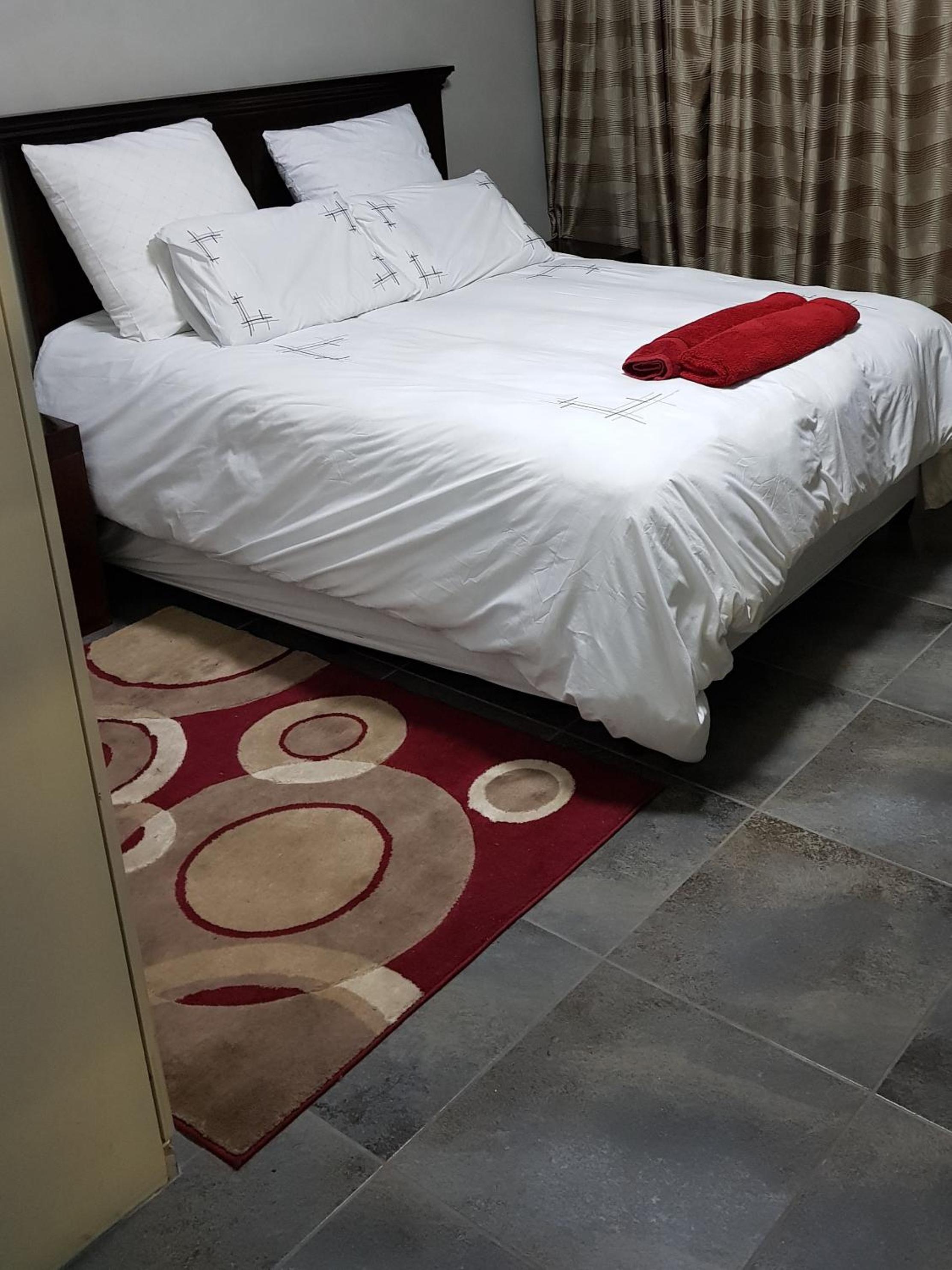 Executive 2 bed Apartment, free WIFI and DSTV