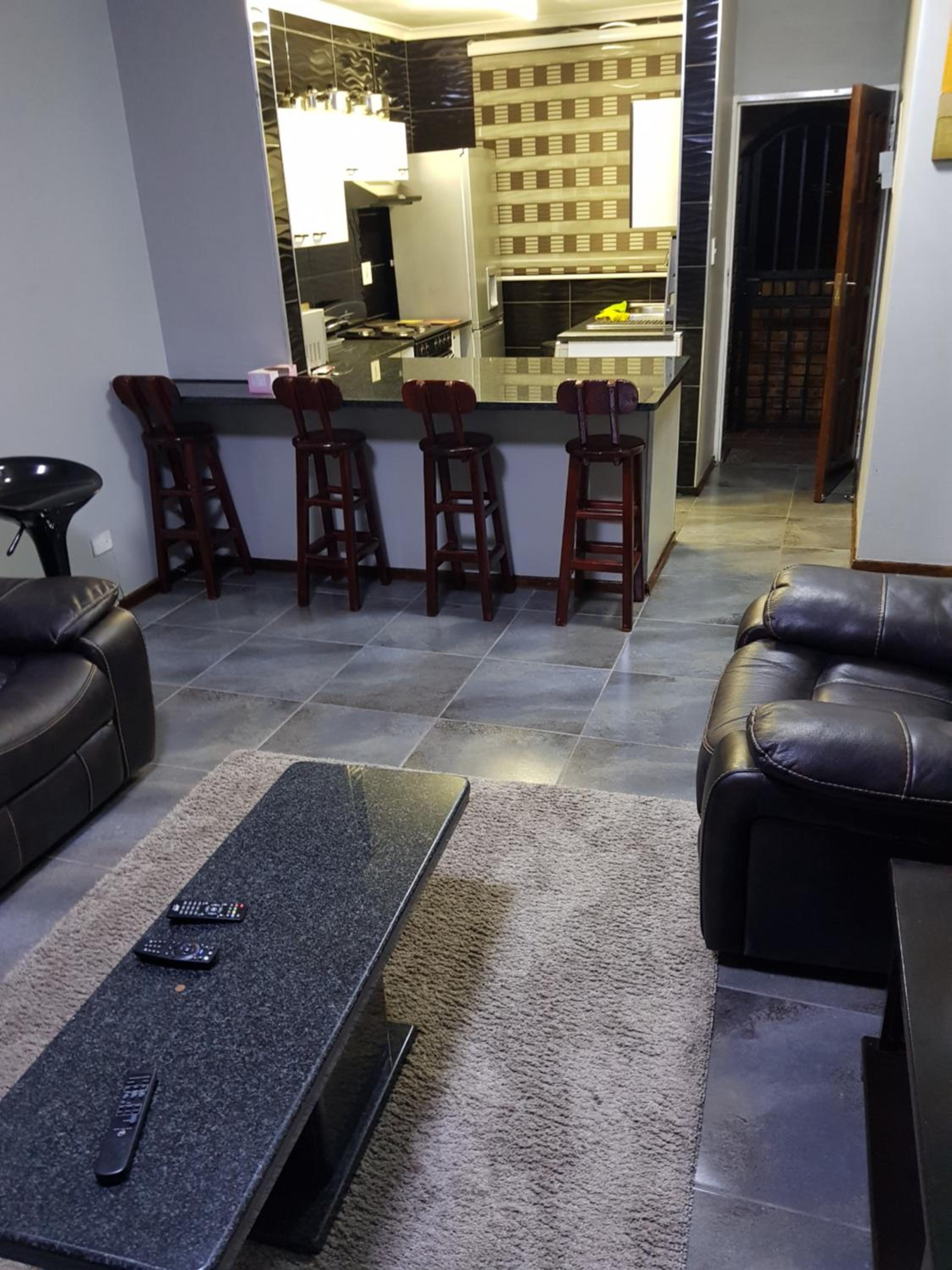 Executive 2 bed Apartment, free WIFI and DSTV