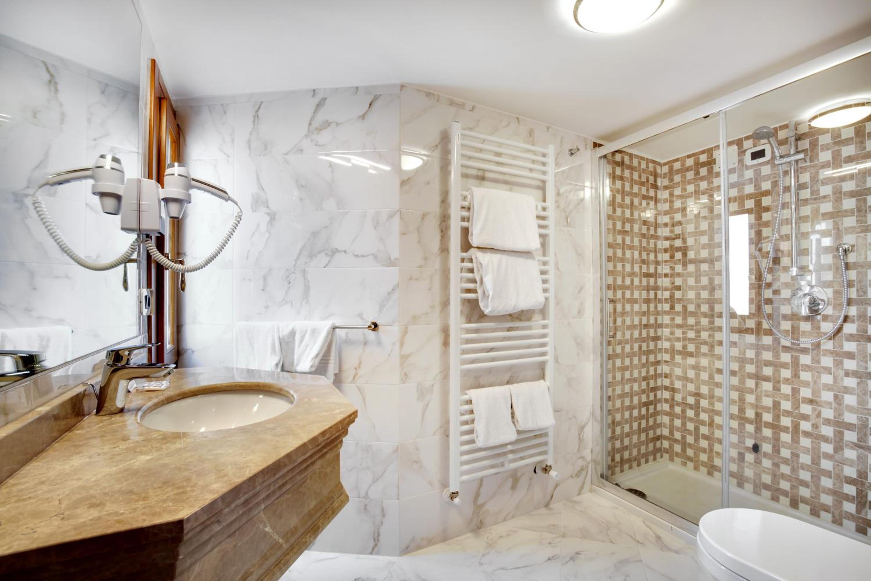 Hotel Casanova en Venice — bathroom