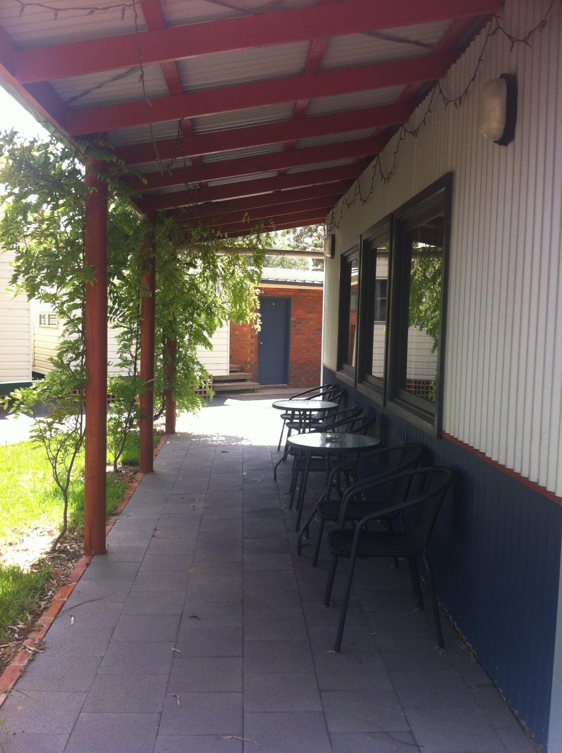 Golden Country Motel and Caravan Park