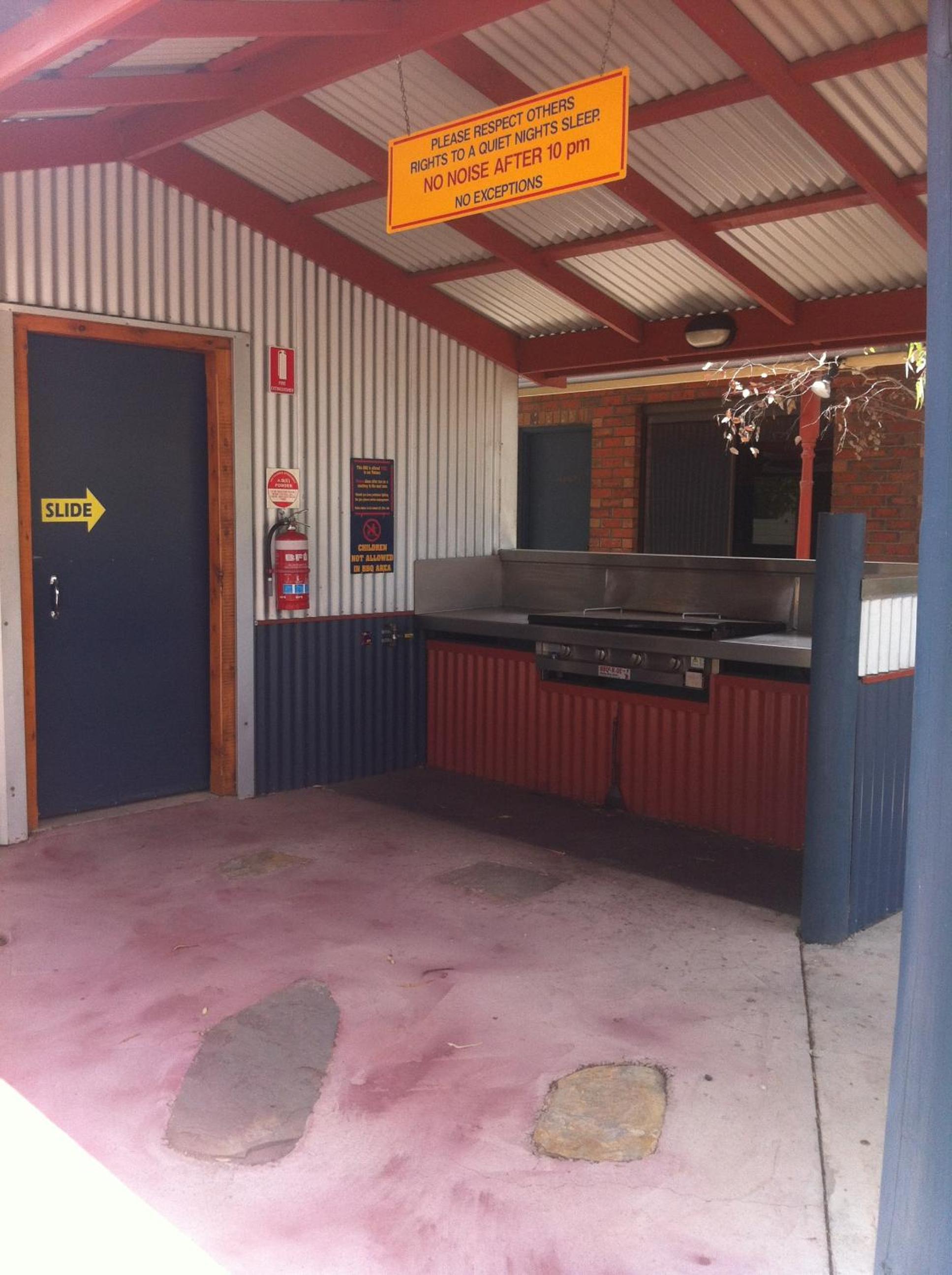 Golden Country Motel and Caravan Park