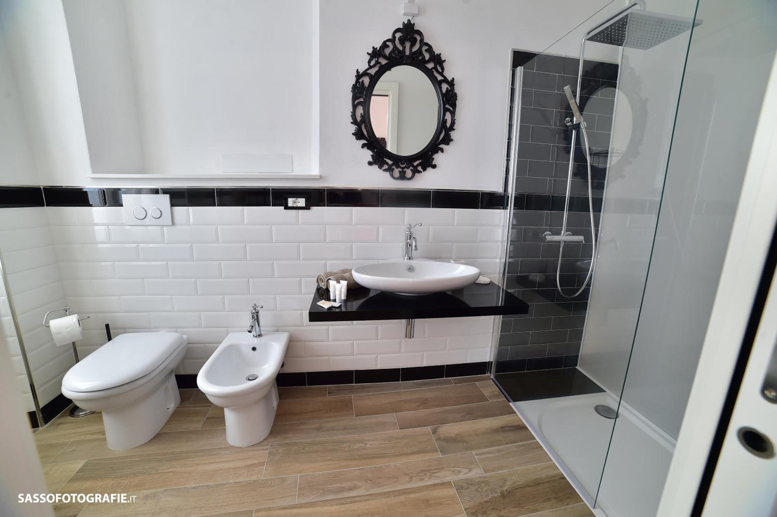 Suite Varigotti en Varigotti — bathroom