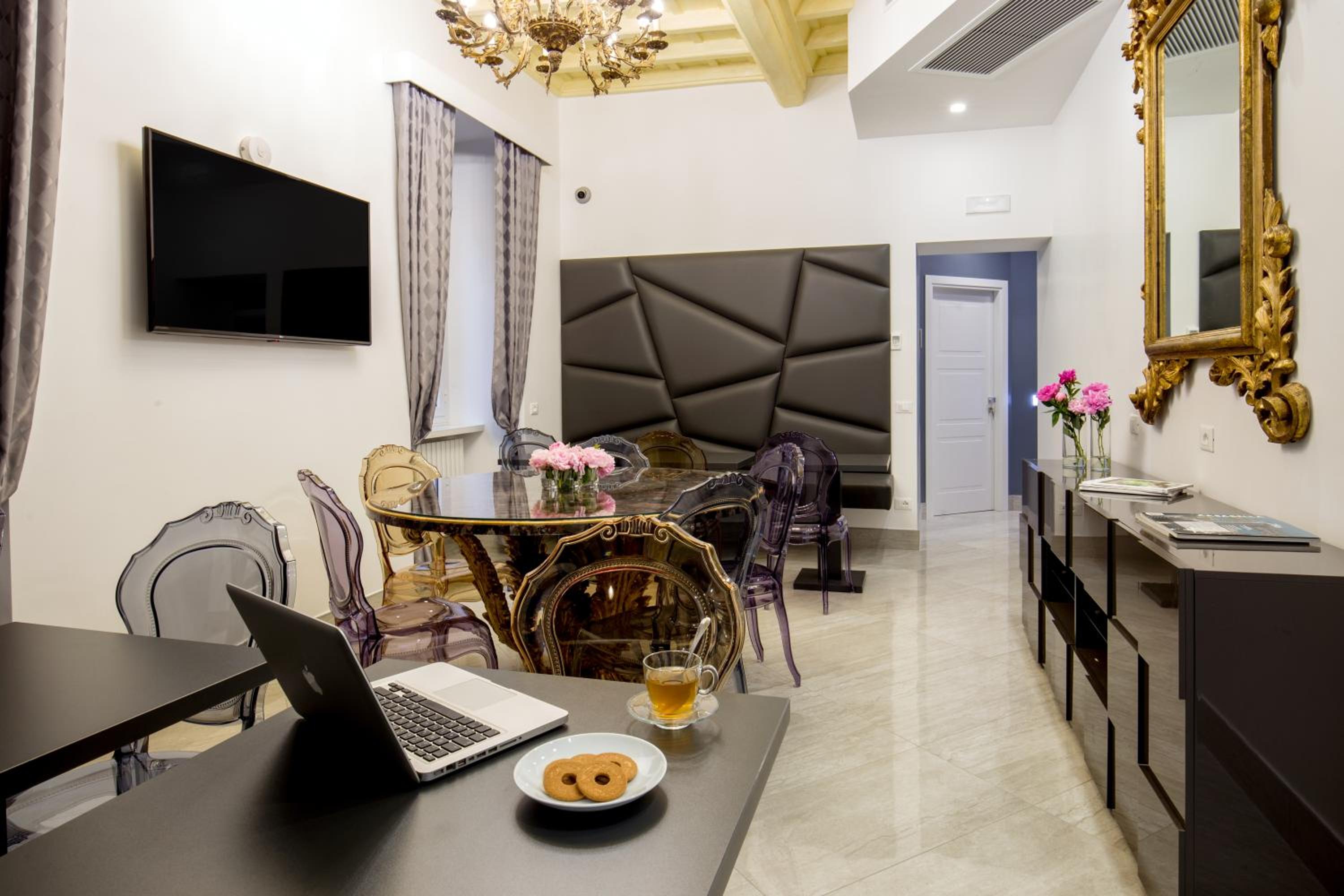 GCF Luxury Suites, Guest house