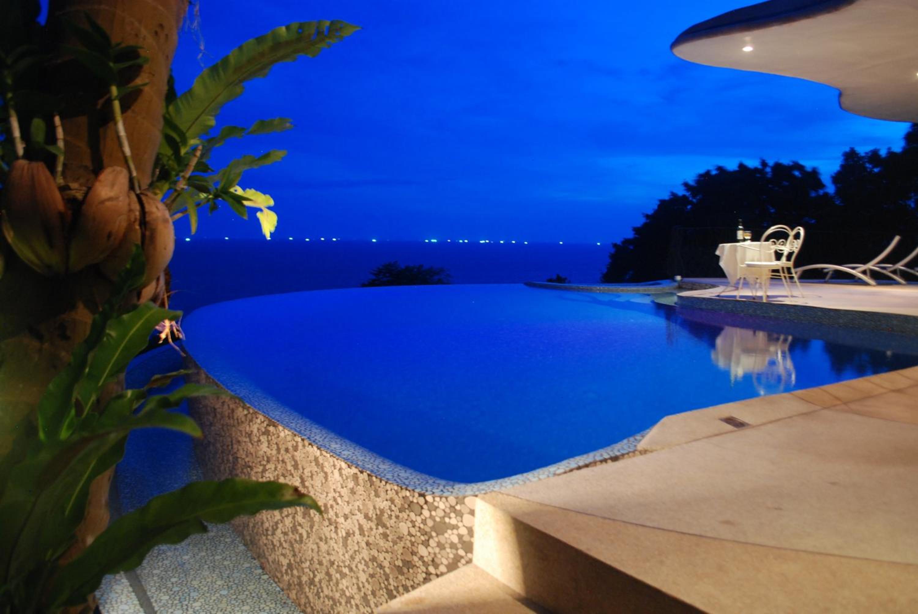 Monkey Flower Villas