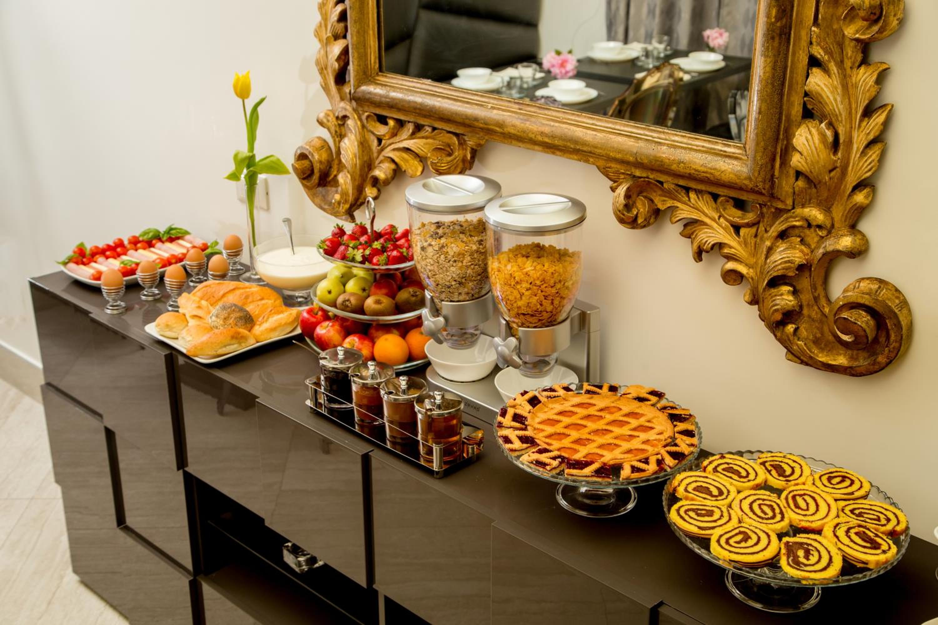 GCF Luxury Suites, Guest house