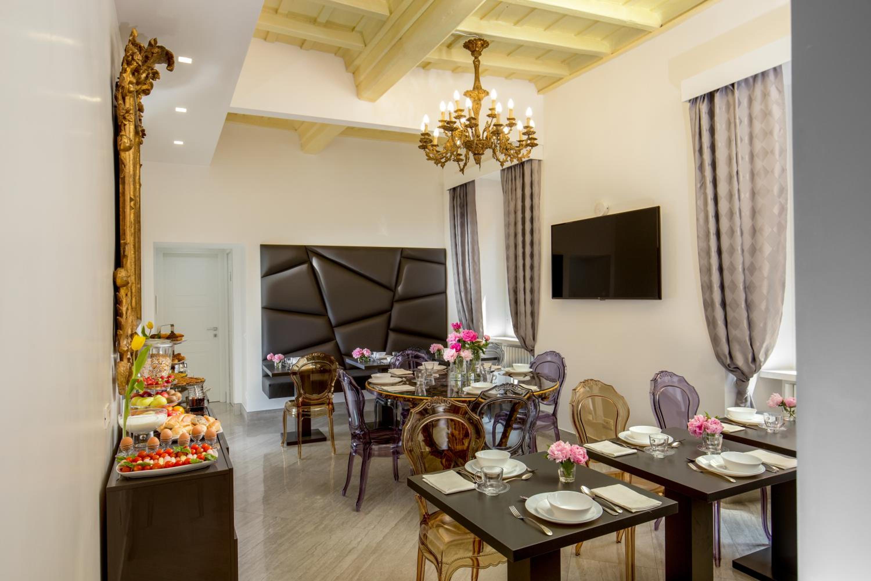 GCF Luxury Suites, Guest house
