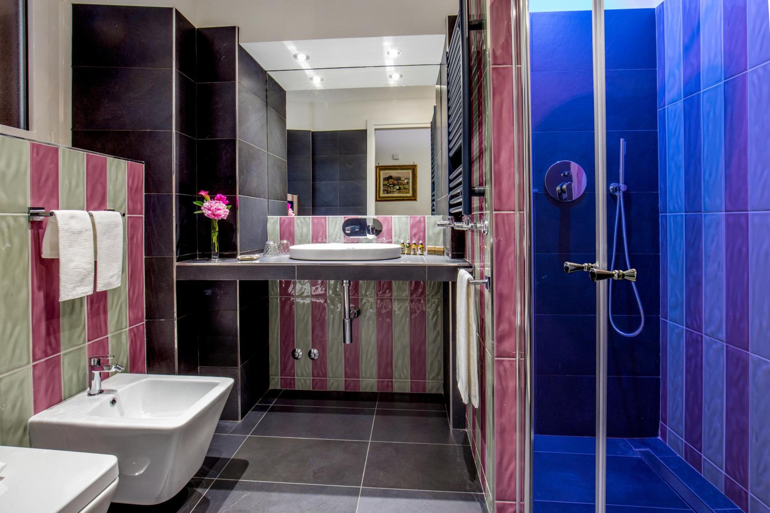 GCF Luxury Suites, Guest house