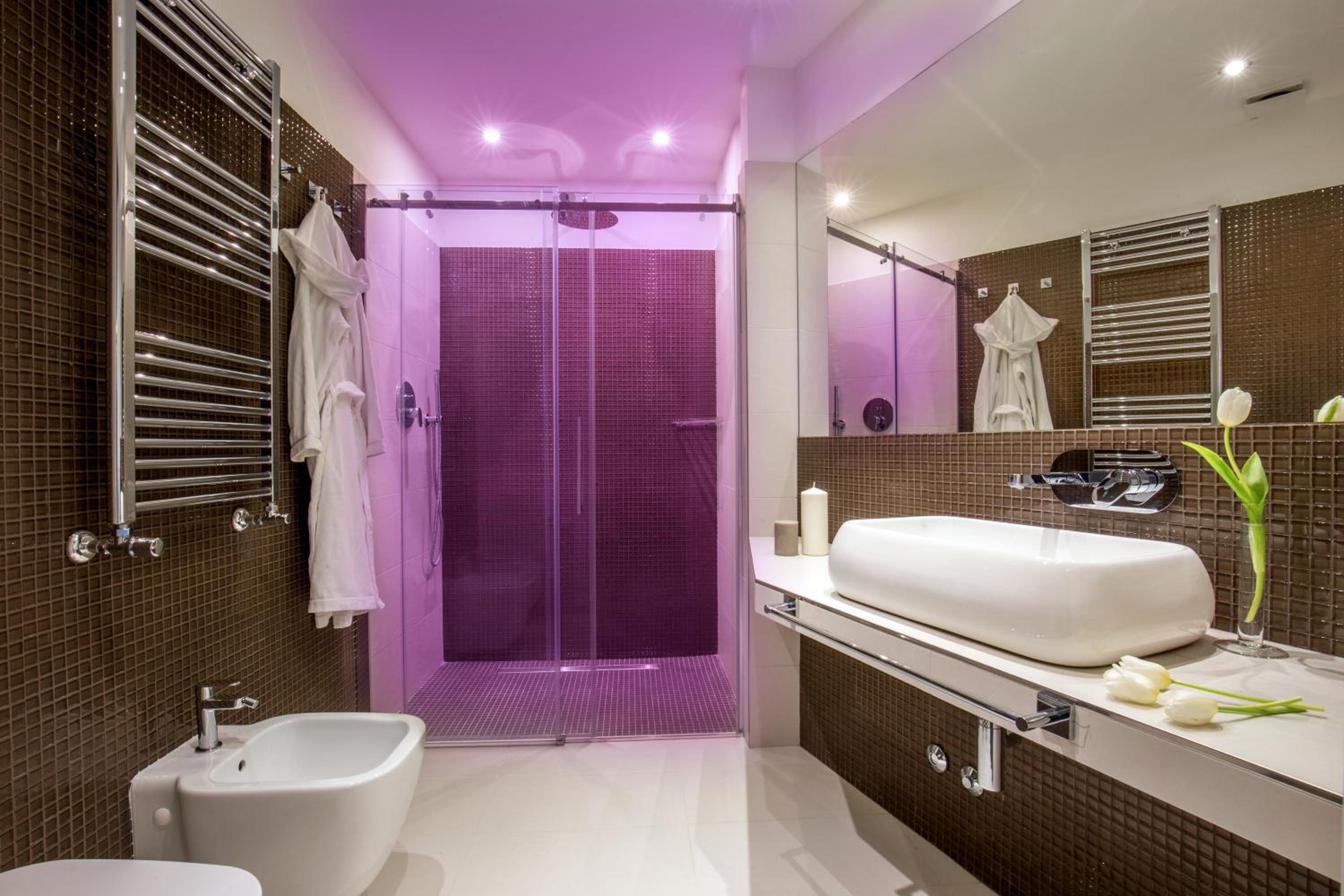 GCF Luxury Suites, Guest house