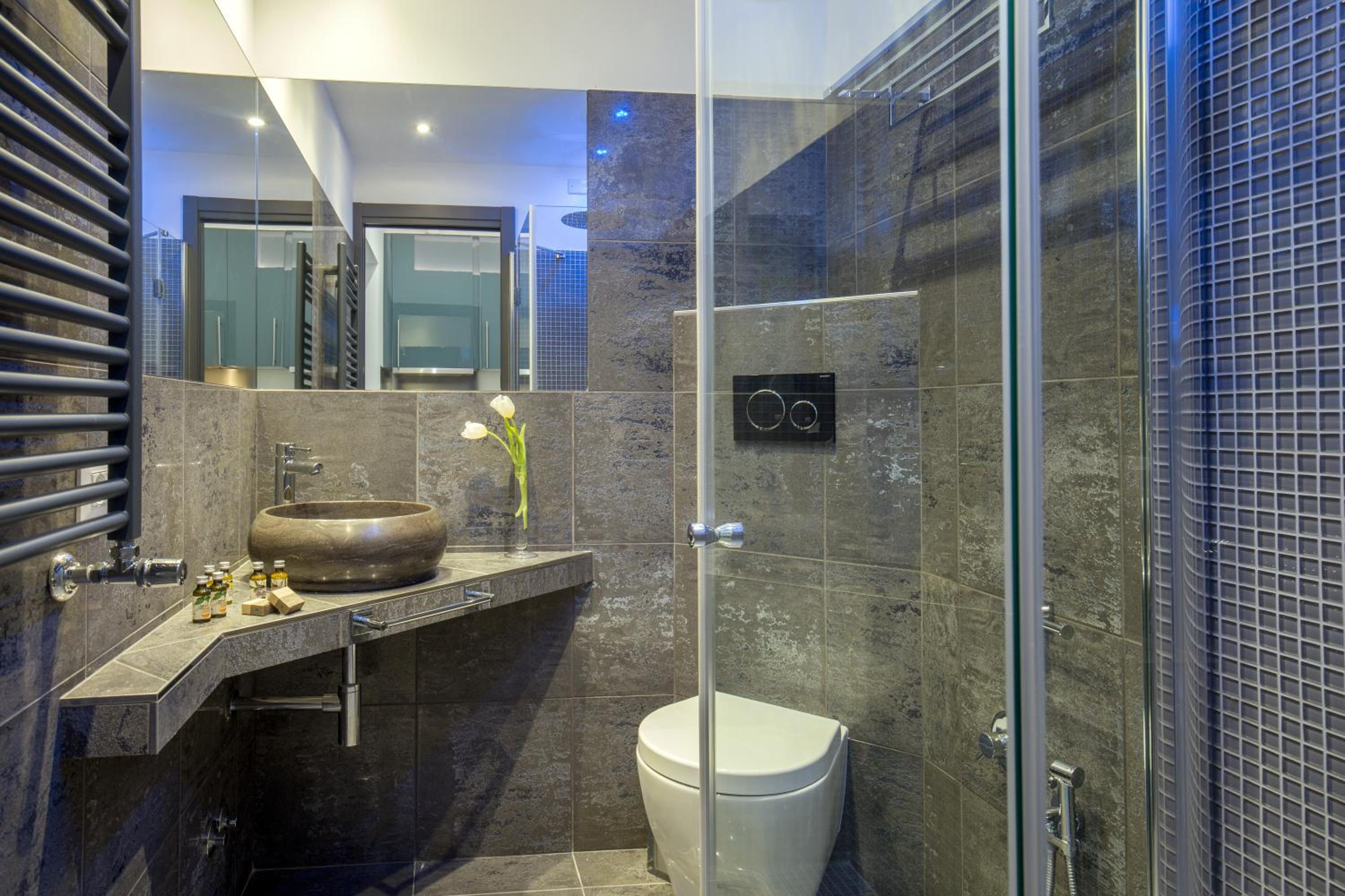 GCF Luxury Suites, Guest house