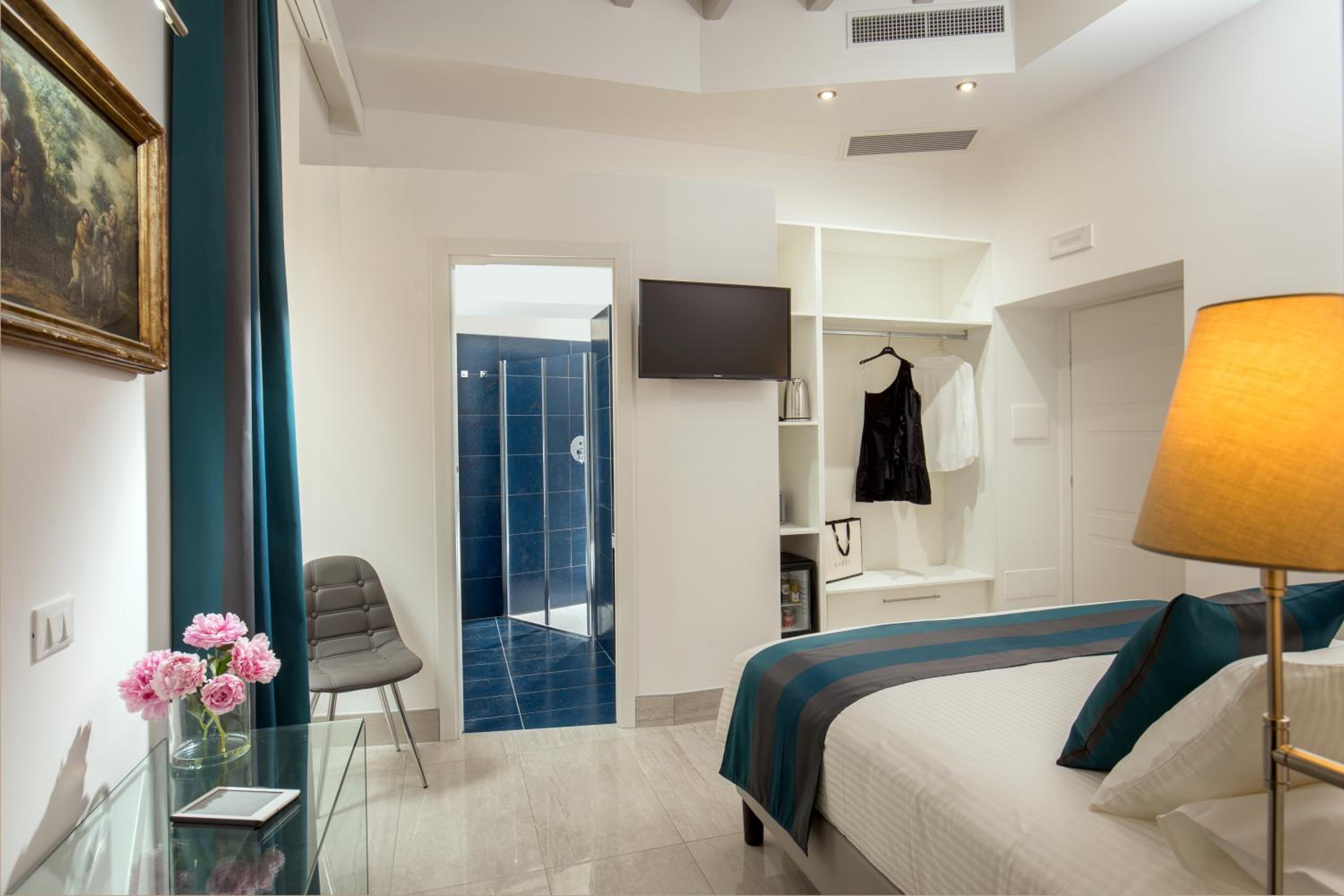 GCF Luxury Suites, Guest house