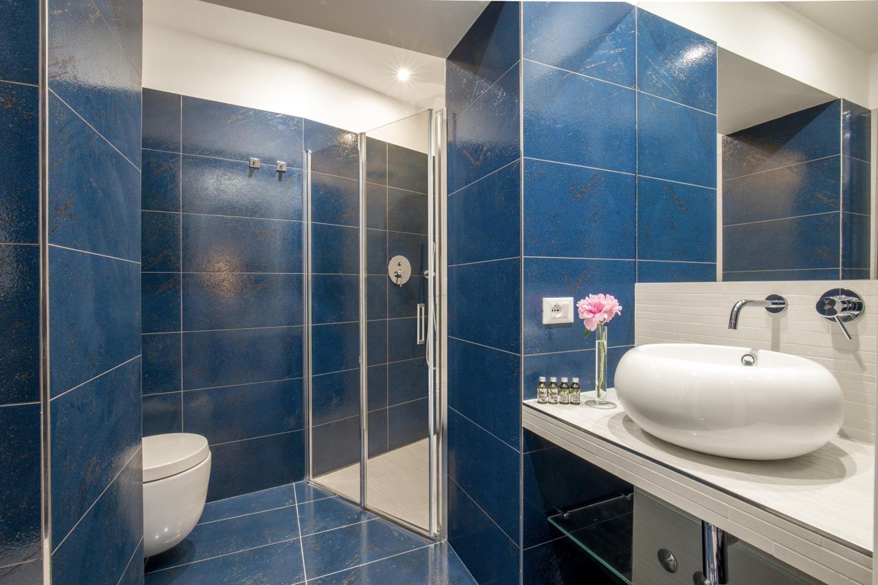 GCF Luxury Suites, Guest house
