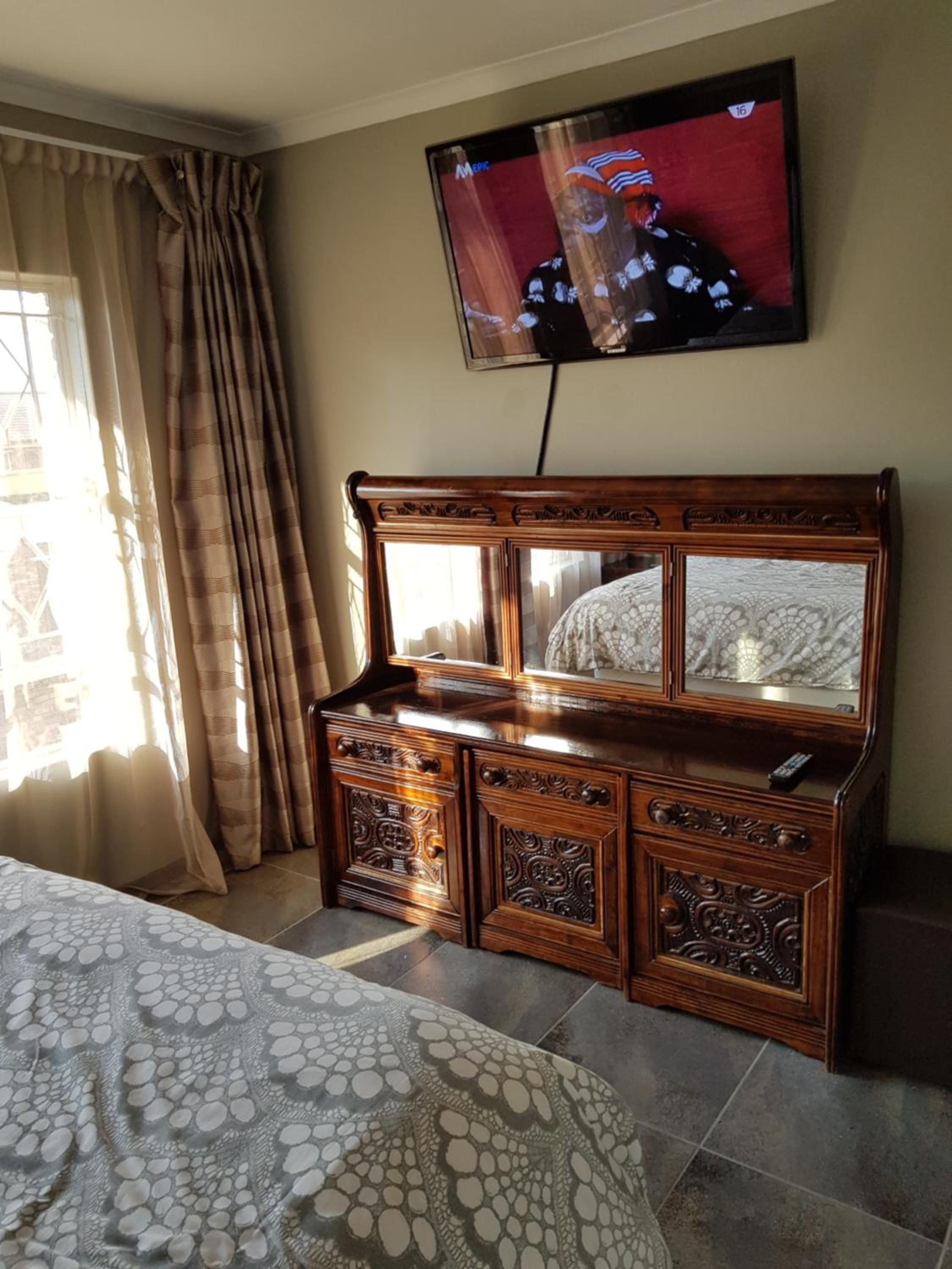 Executive 2 bed Apartment, free WIFI and DSTV