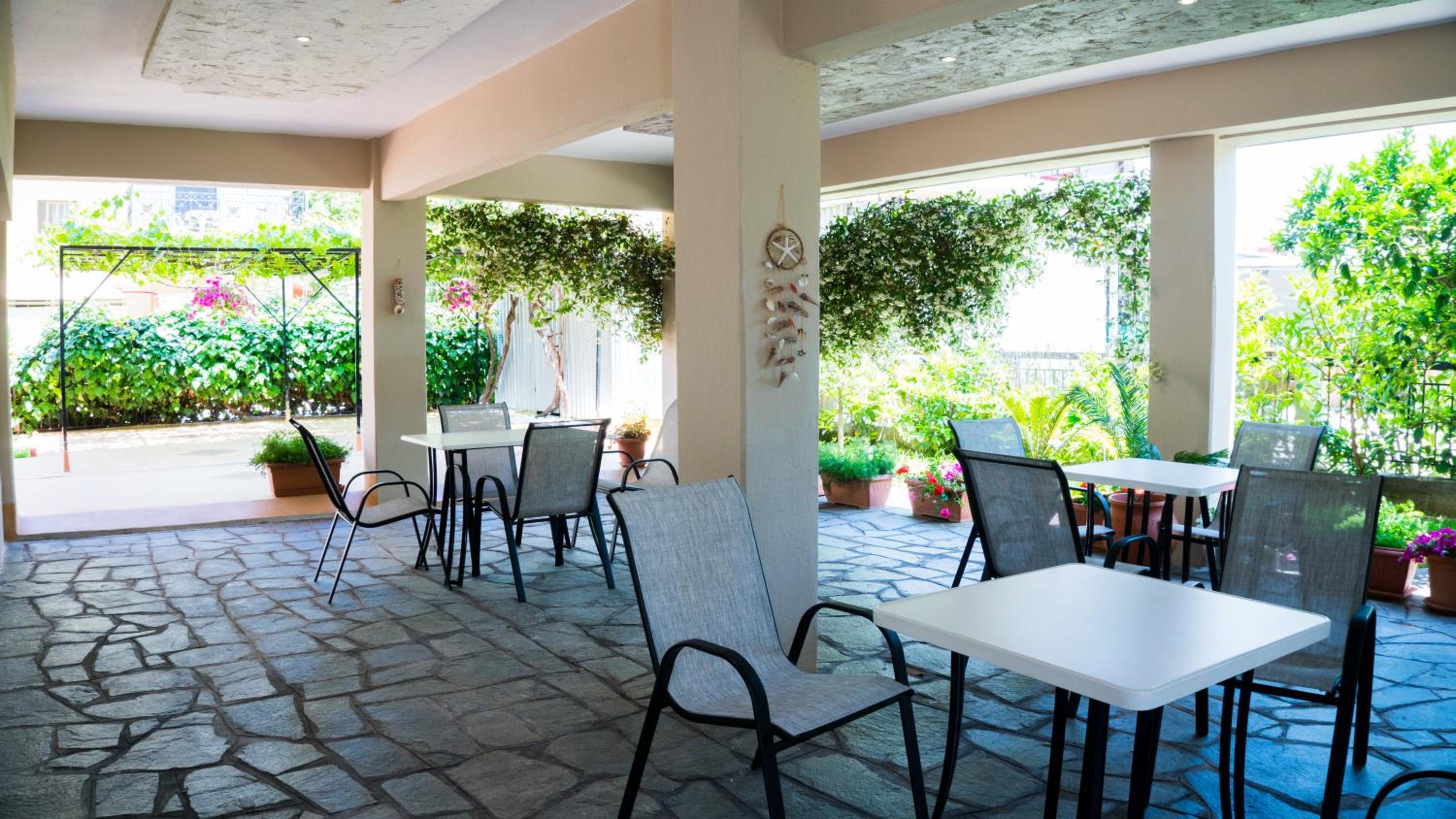 Milonas House Apartments