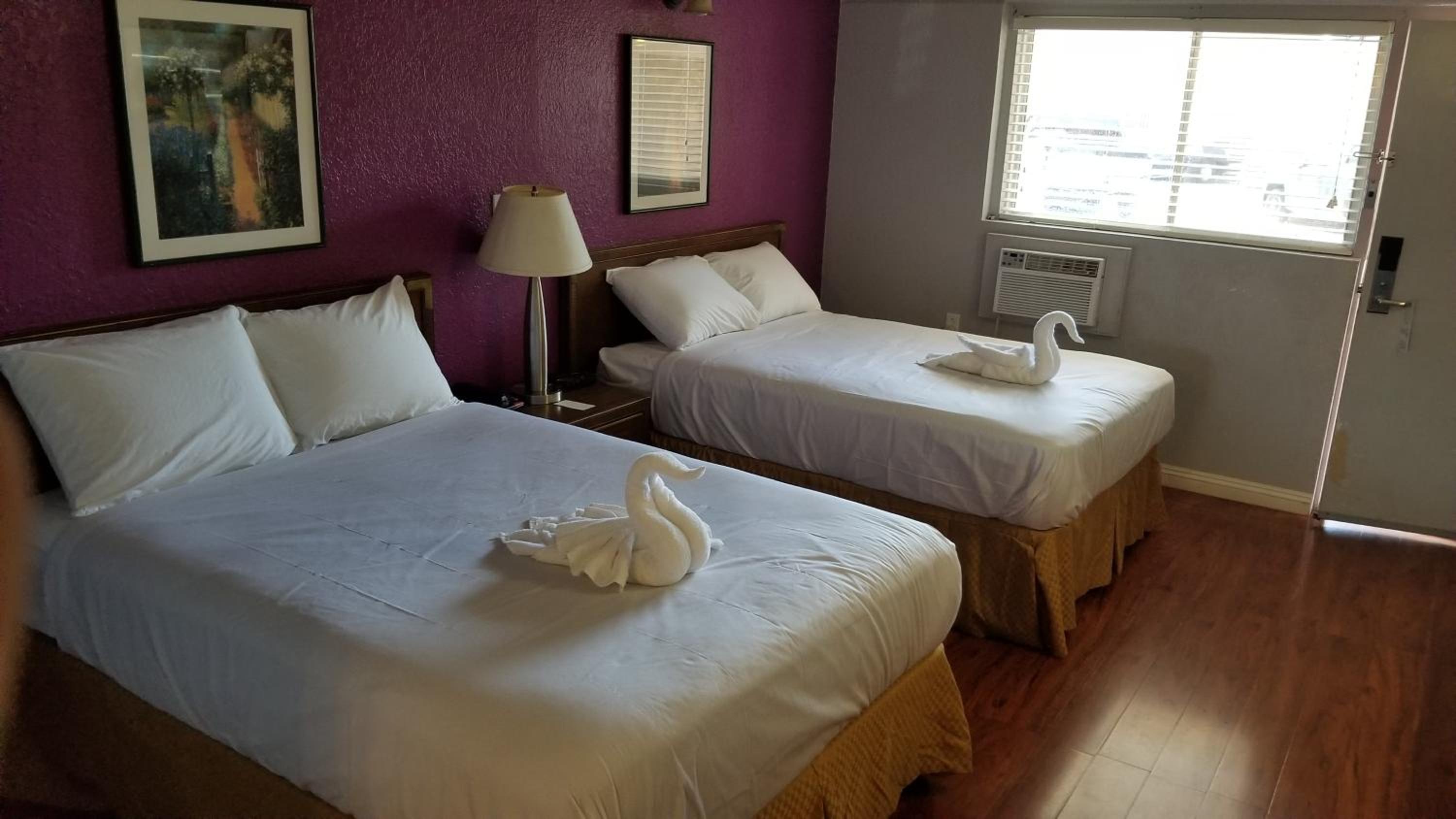 Pueblo Vacations - Santa Fe Inn - Pueblo - Property Image 1