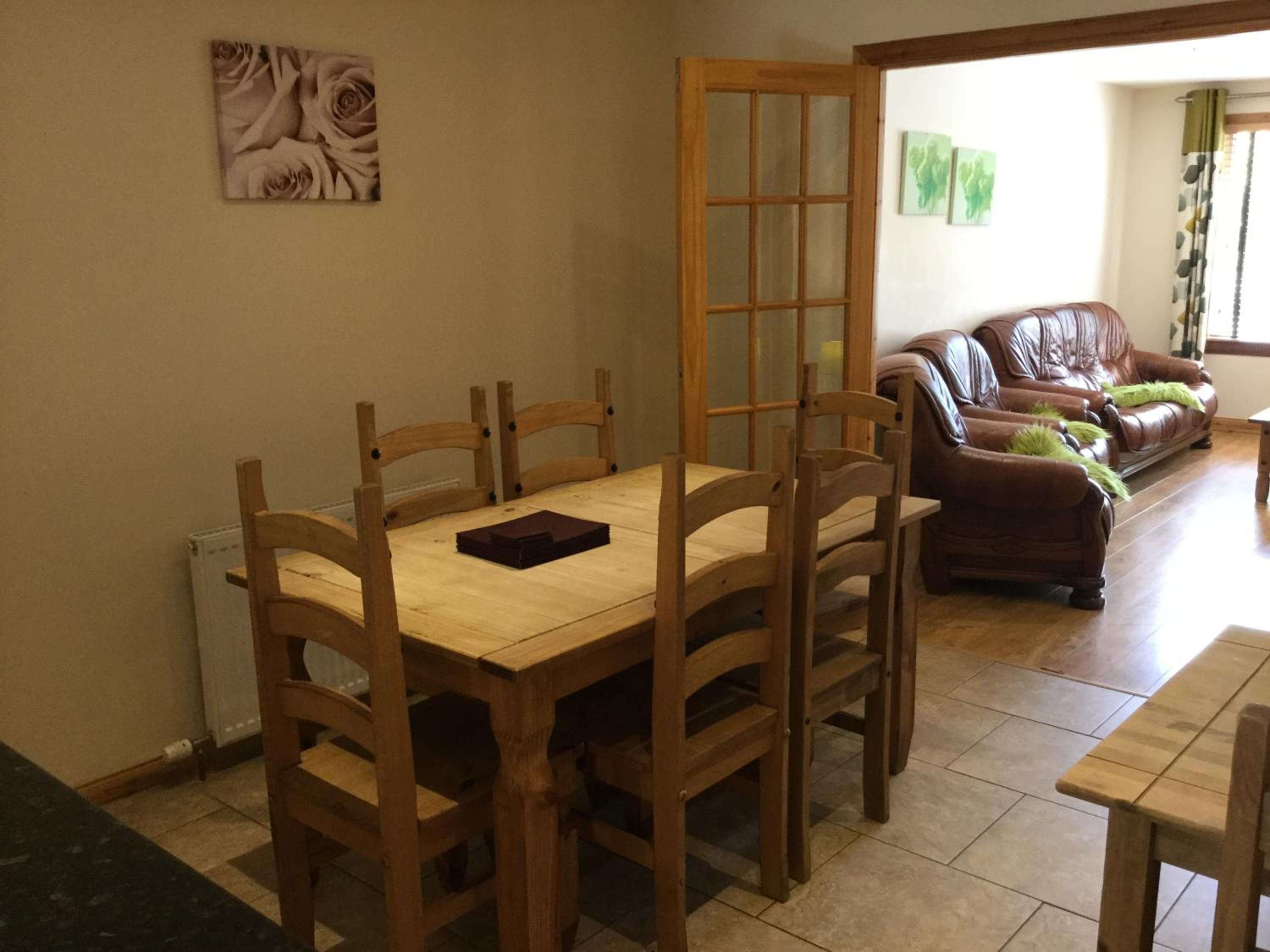 Four-Bedroom House - Stratherrick Free Parking view 5