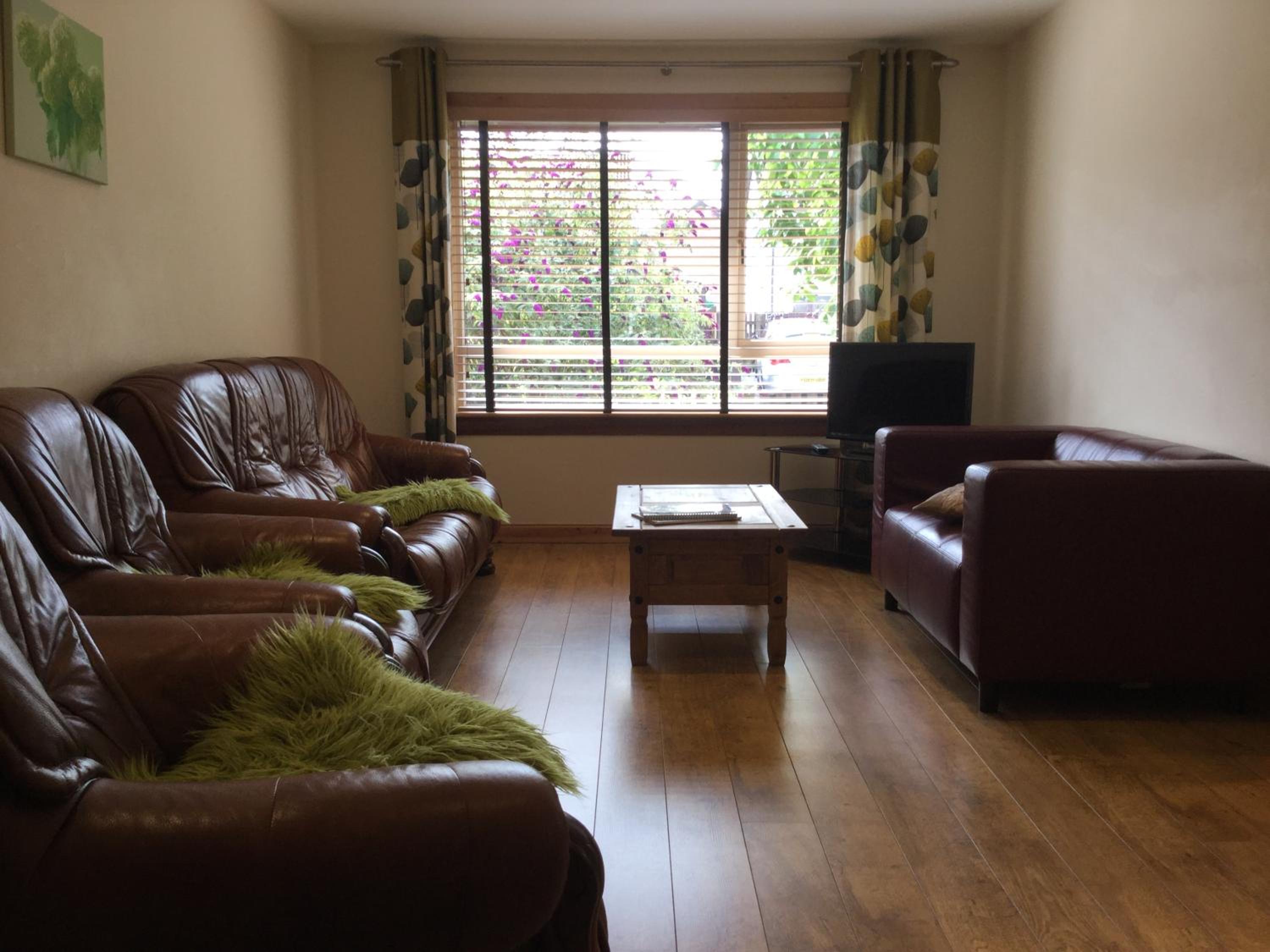 Four-Bedroom House - Stratherrick Free Parking view 4