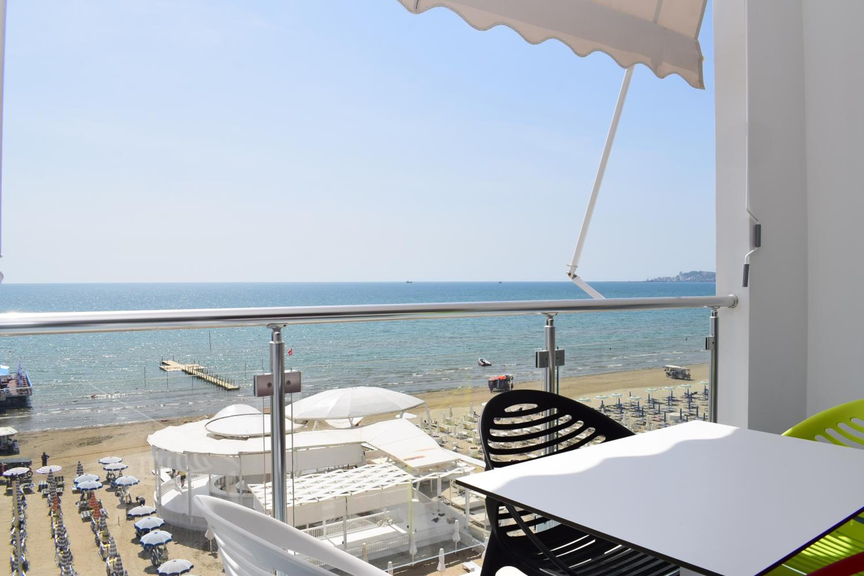 Brisa del Mar Beachfront Apartments