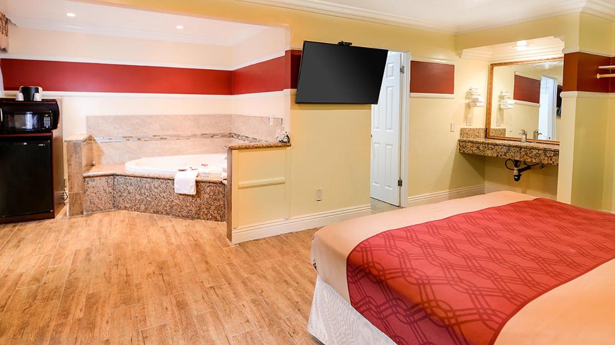 Aqua Venture Inn - Property Image 9