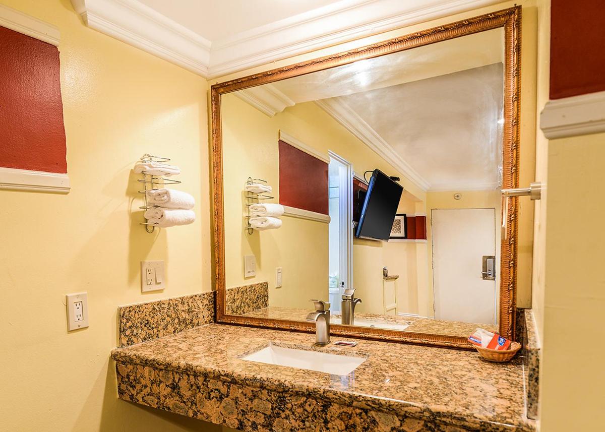 Aqua Venture Inn - Property Image 7