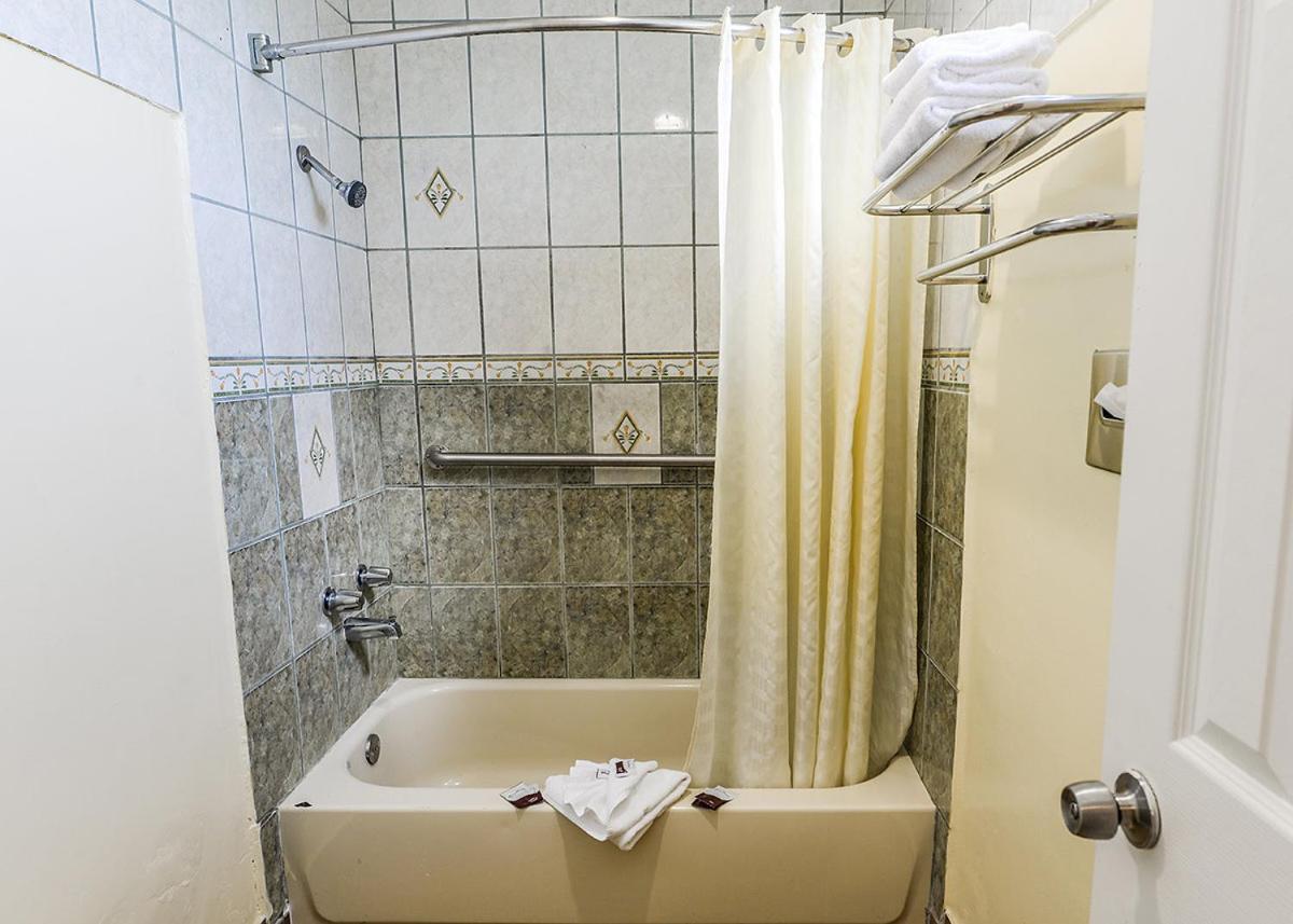 Aqua Venture Inn - Property Image 12