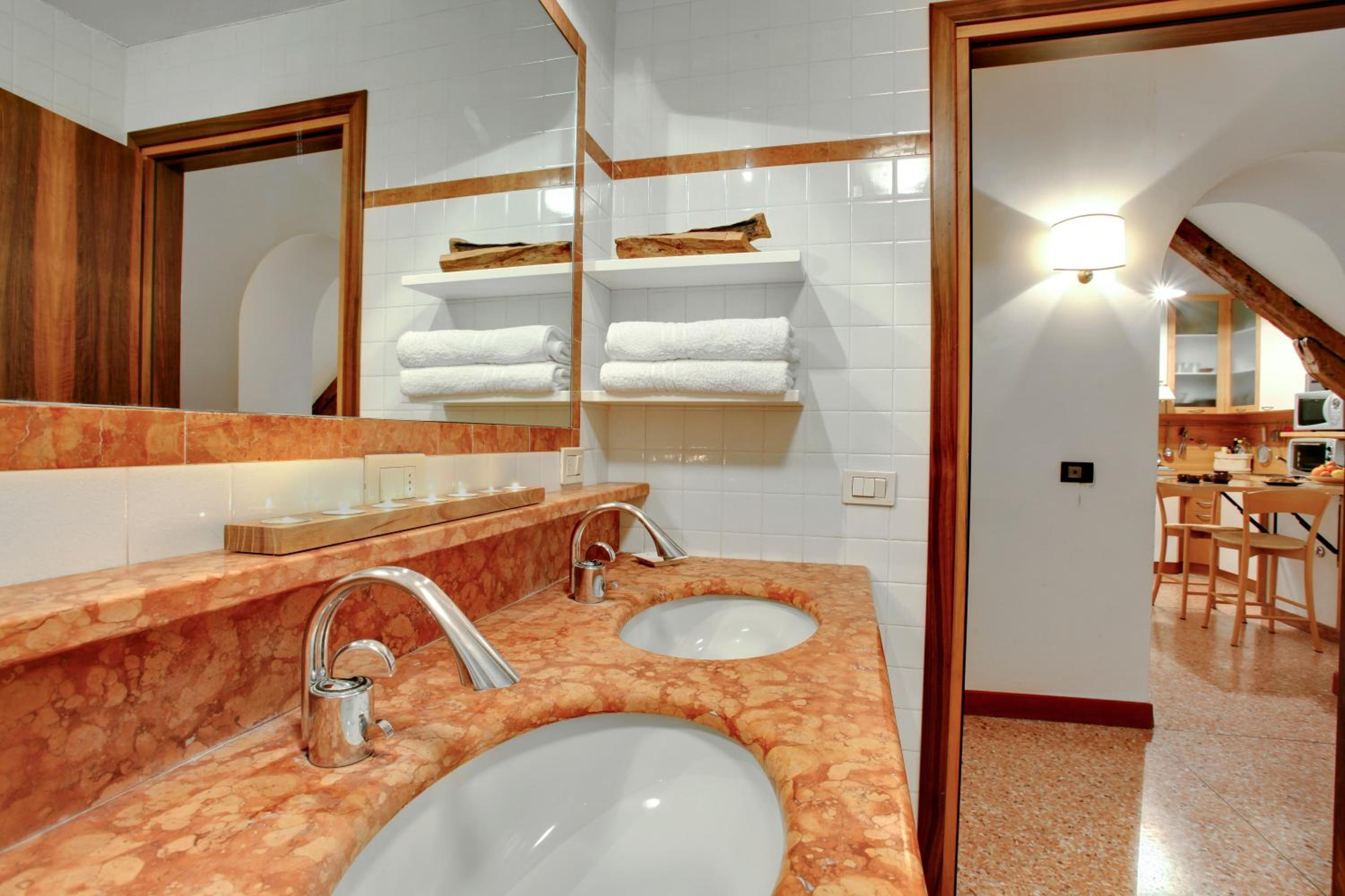 Ca' Cortigiane Suite by Ca Cortigiane