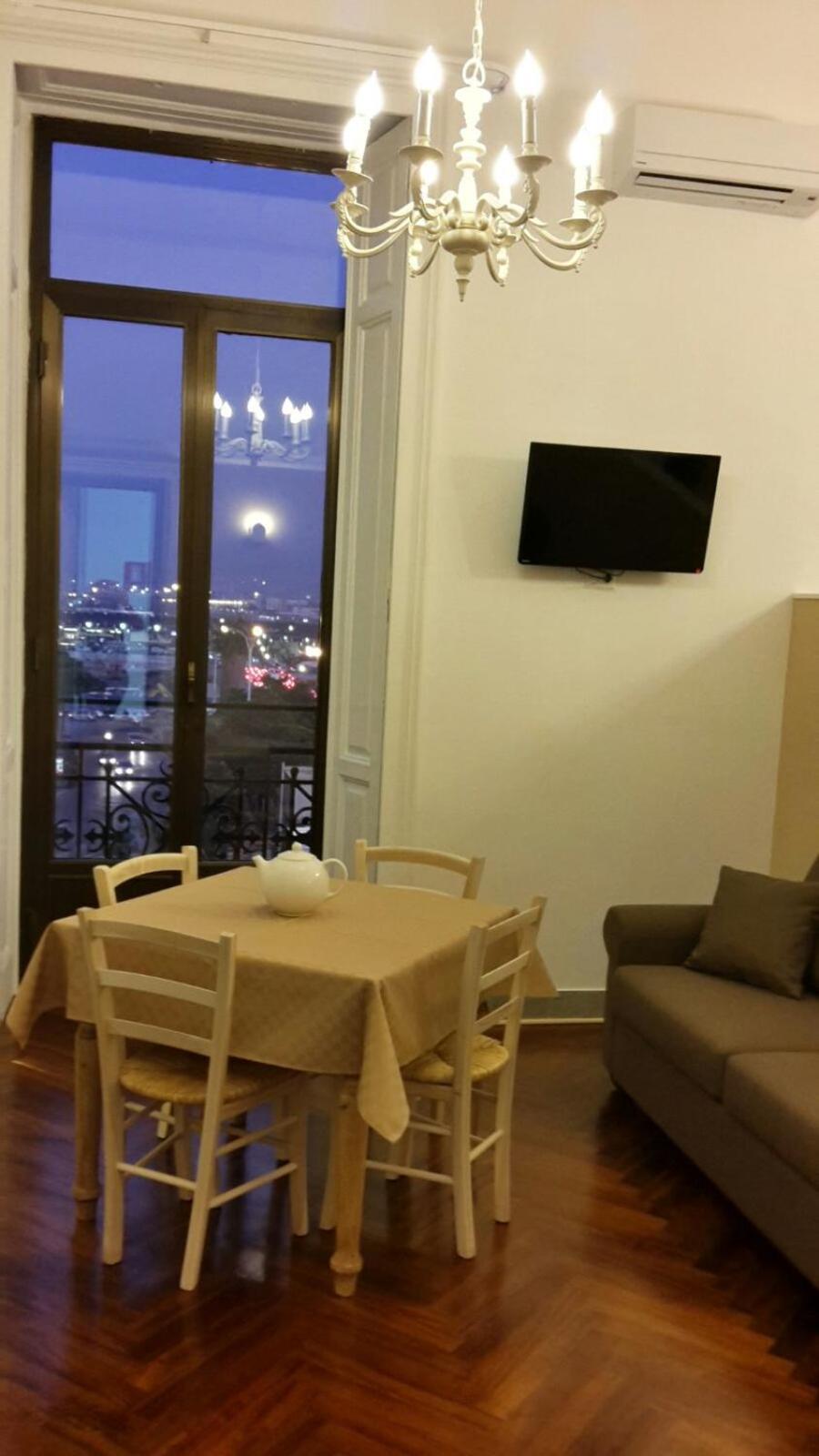 METRO GARIBALDI - Loft con Wifi e 4 posti letto presso la Stazione Centrale di Napoli