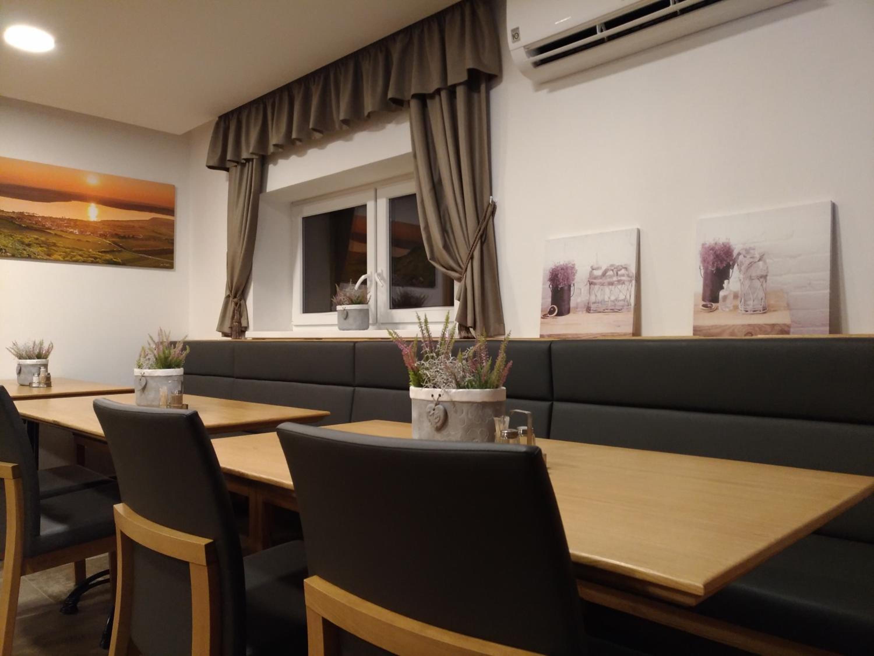 Penzion Kometa - rodinný pobyt u Novomlýnských jezer s komfortem, restaurací a dětskou zónou