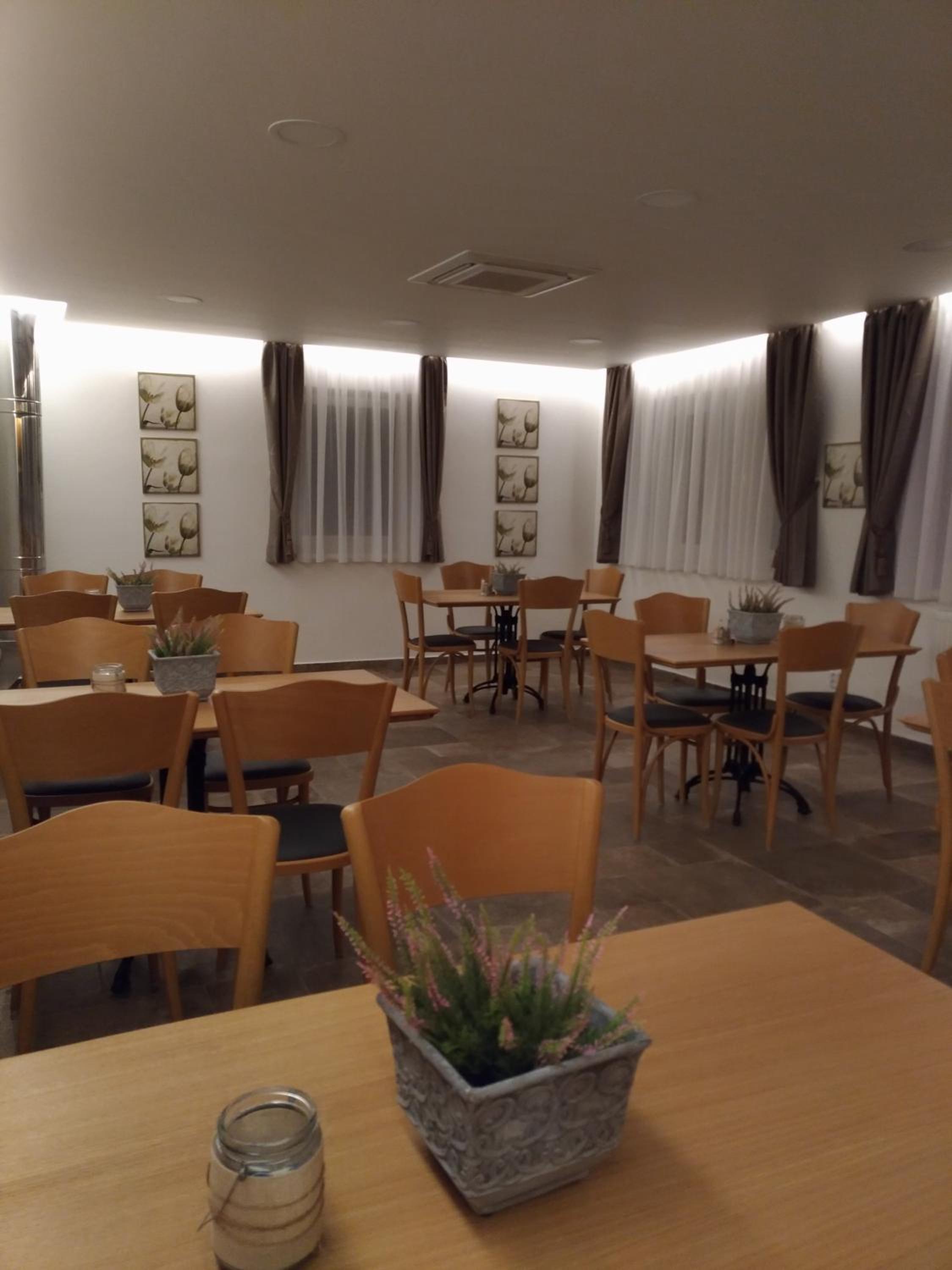 Penzion Kometa - rodinný pobyt u Novomlýnských jezer s komfortem, restaurací a dětskou zónou