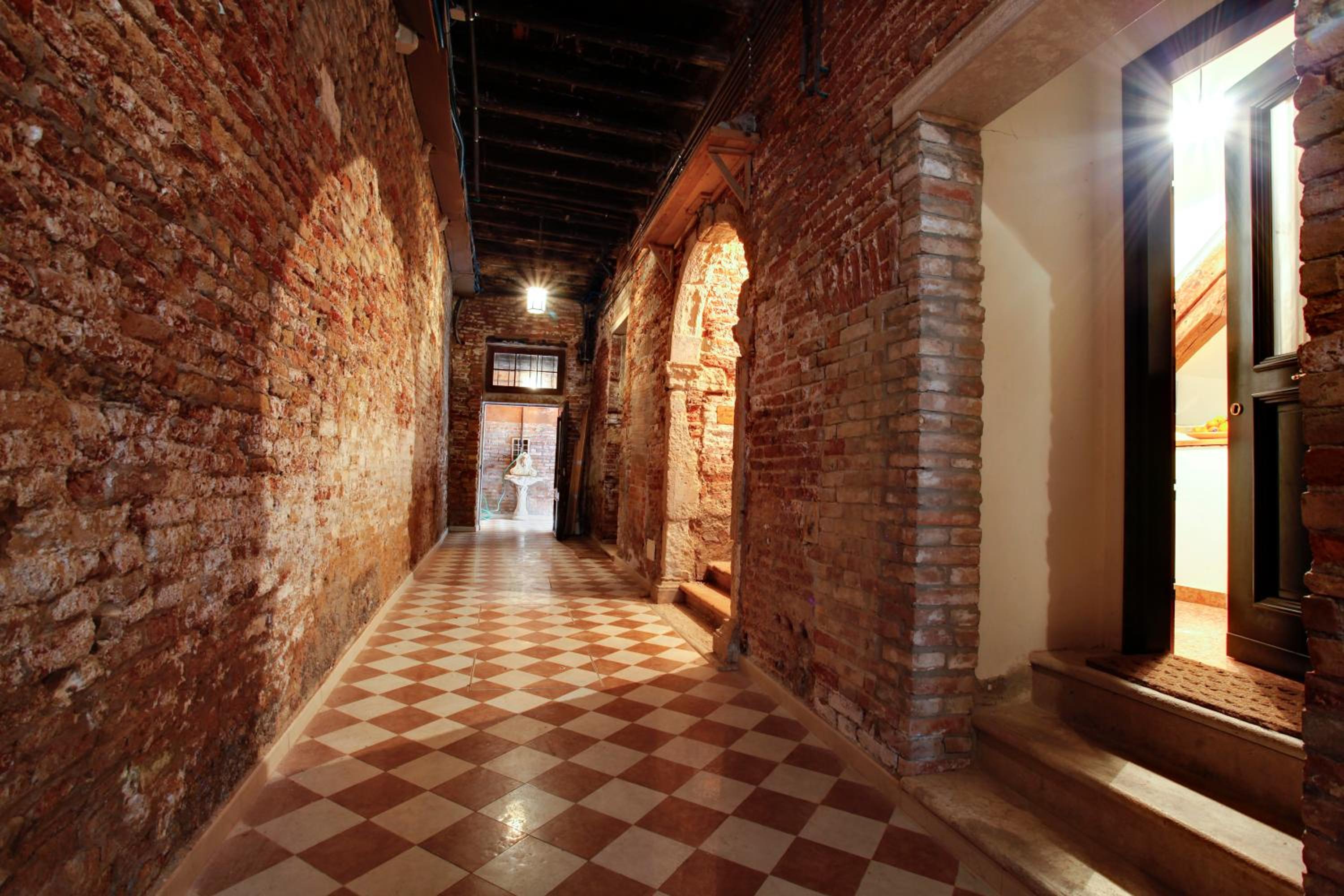 Ca' Cortigiane Suite by Ca Cortigiane