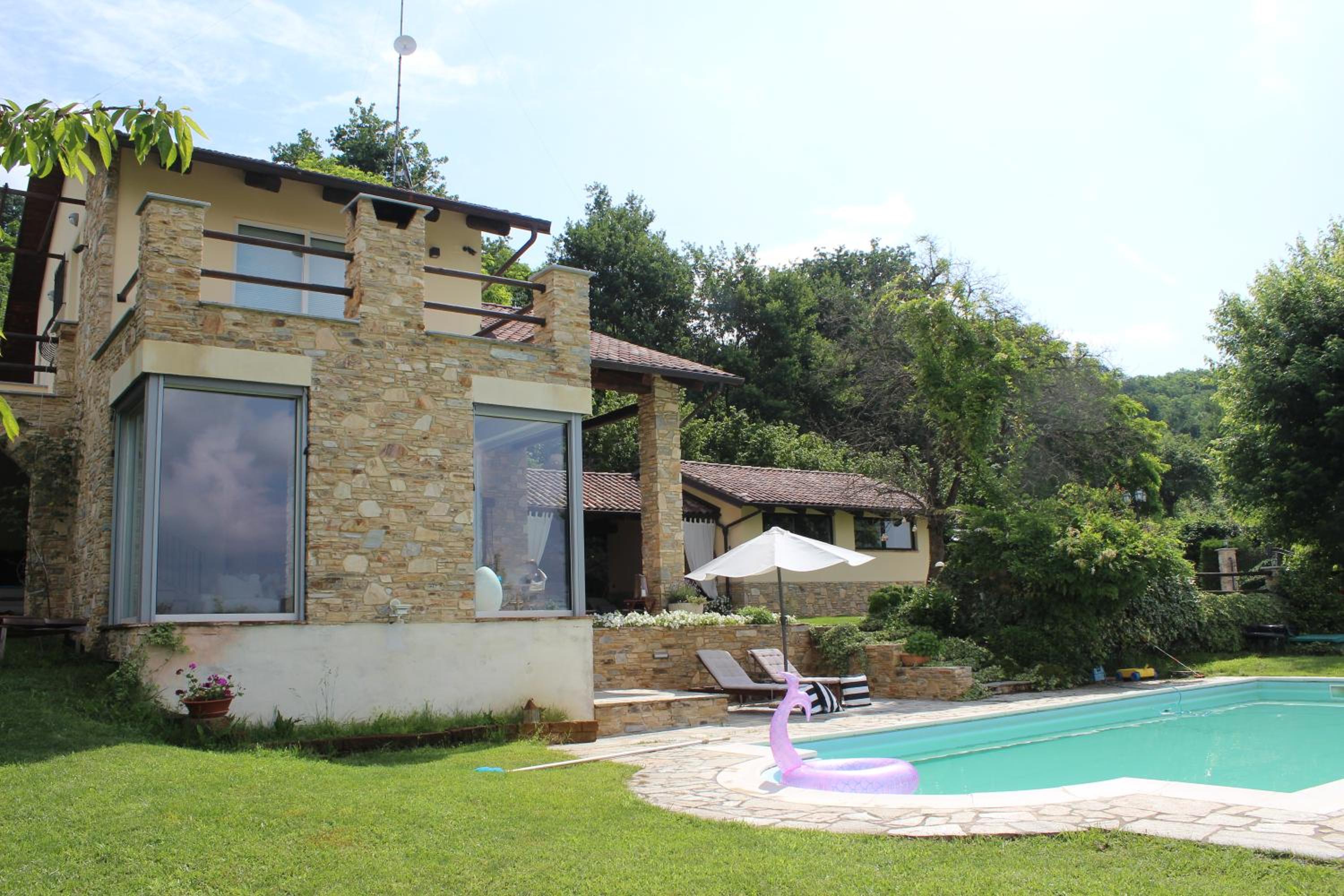 Piscina e relax nelle Langhe Villa Gaia
