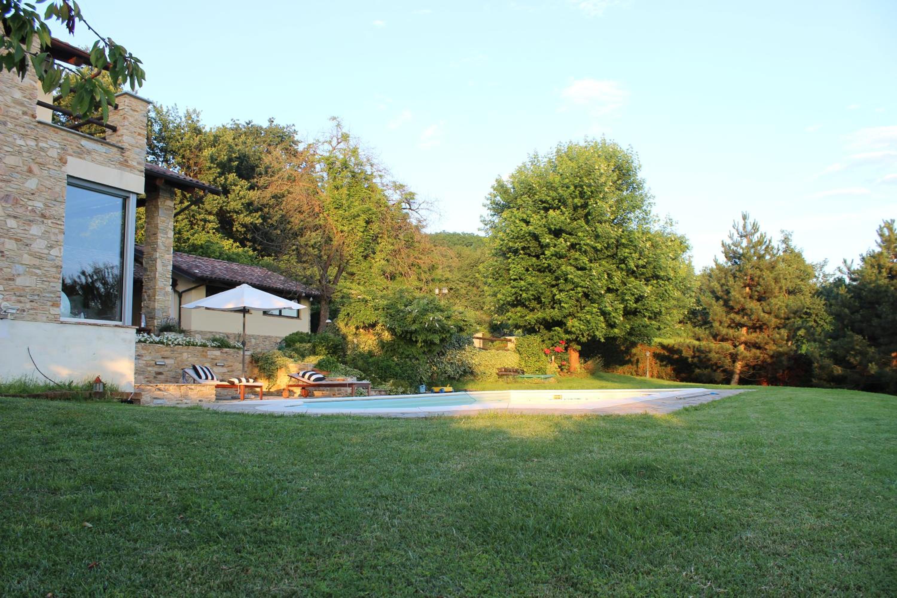 Piscina e relax nelle Langhe Villa Gaia