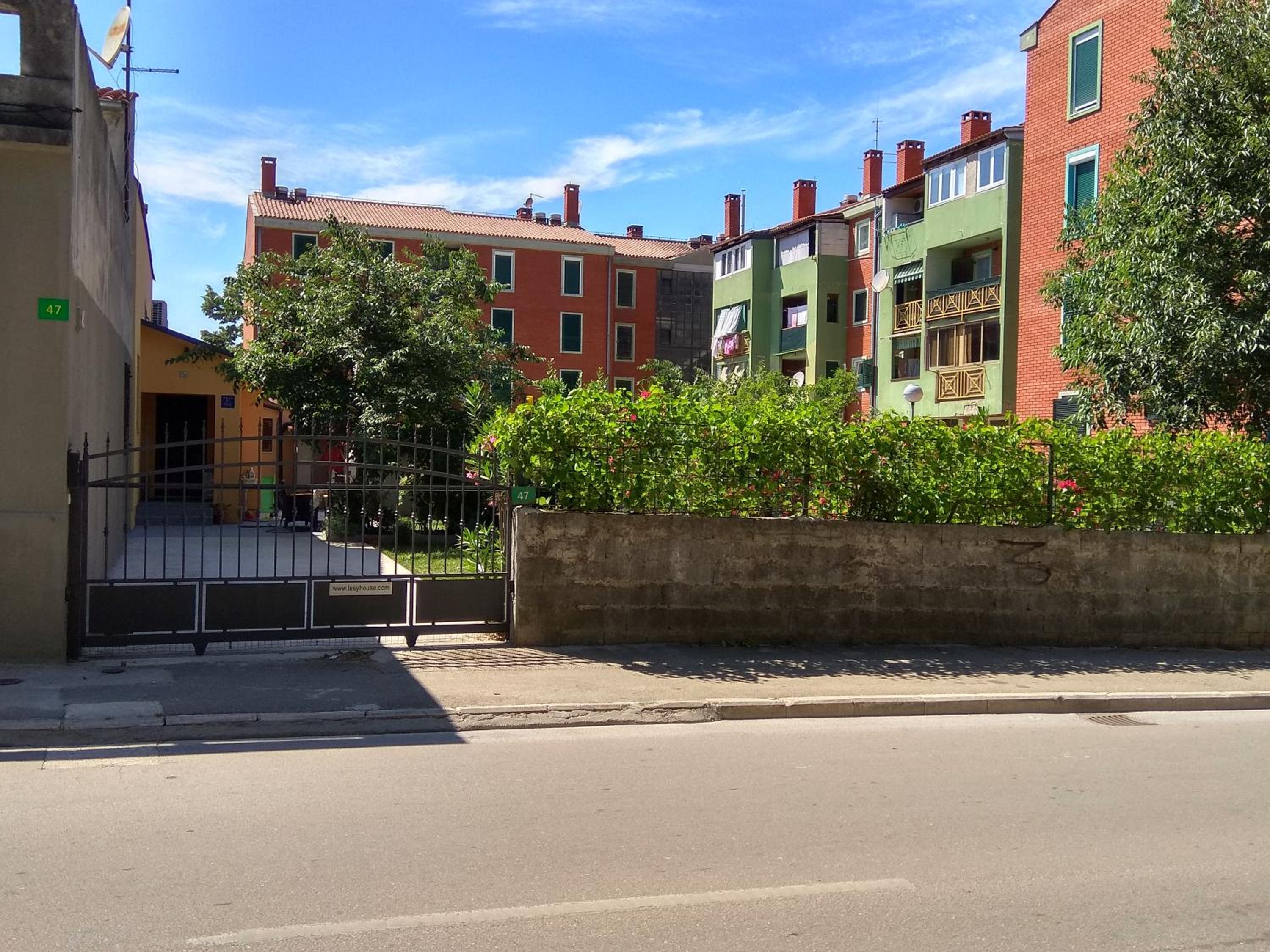 Hotel Lusyhouse - Image 1