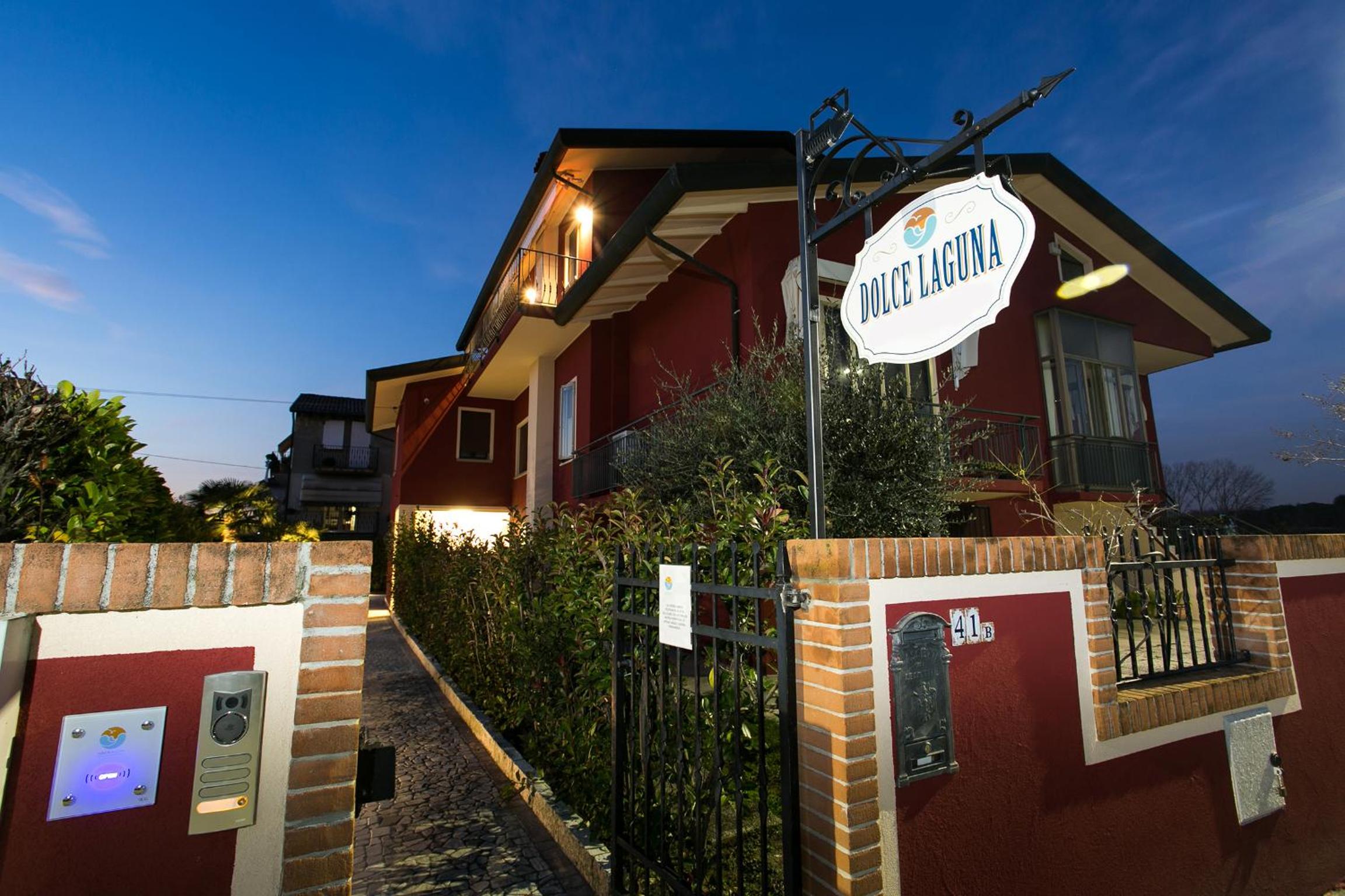 Guest House Dolce Laguna en Tessera — building
