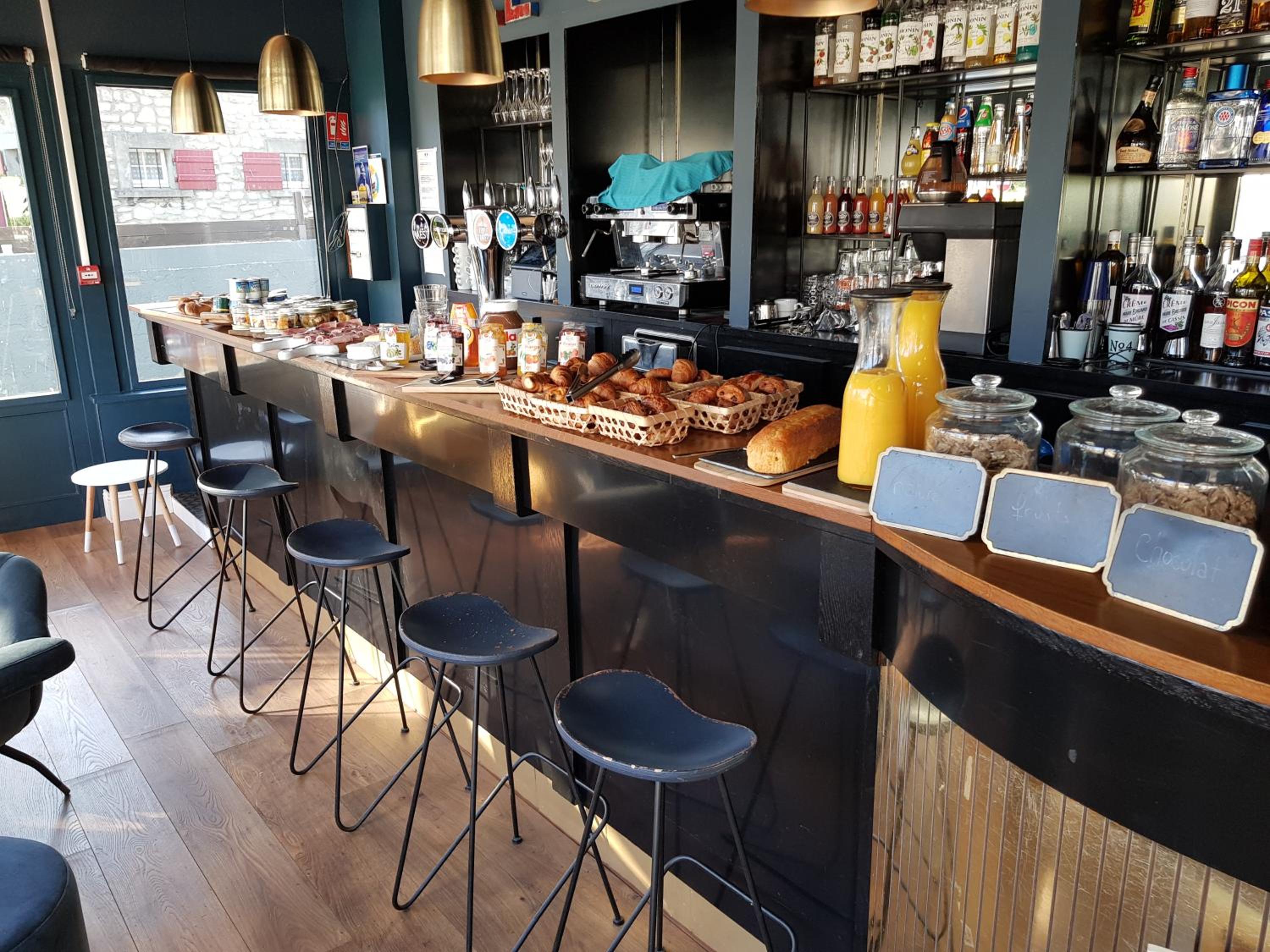 bar