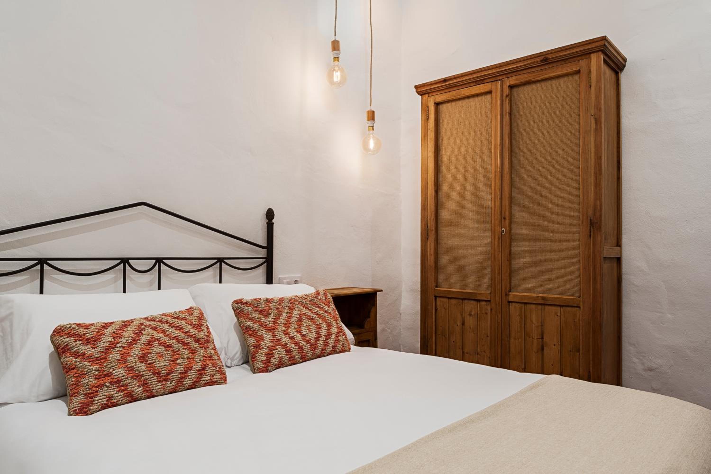 Habitaciones y Apartamentos en el centro La Jábega by Conil Home