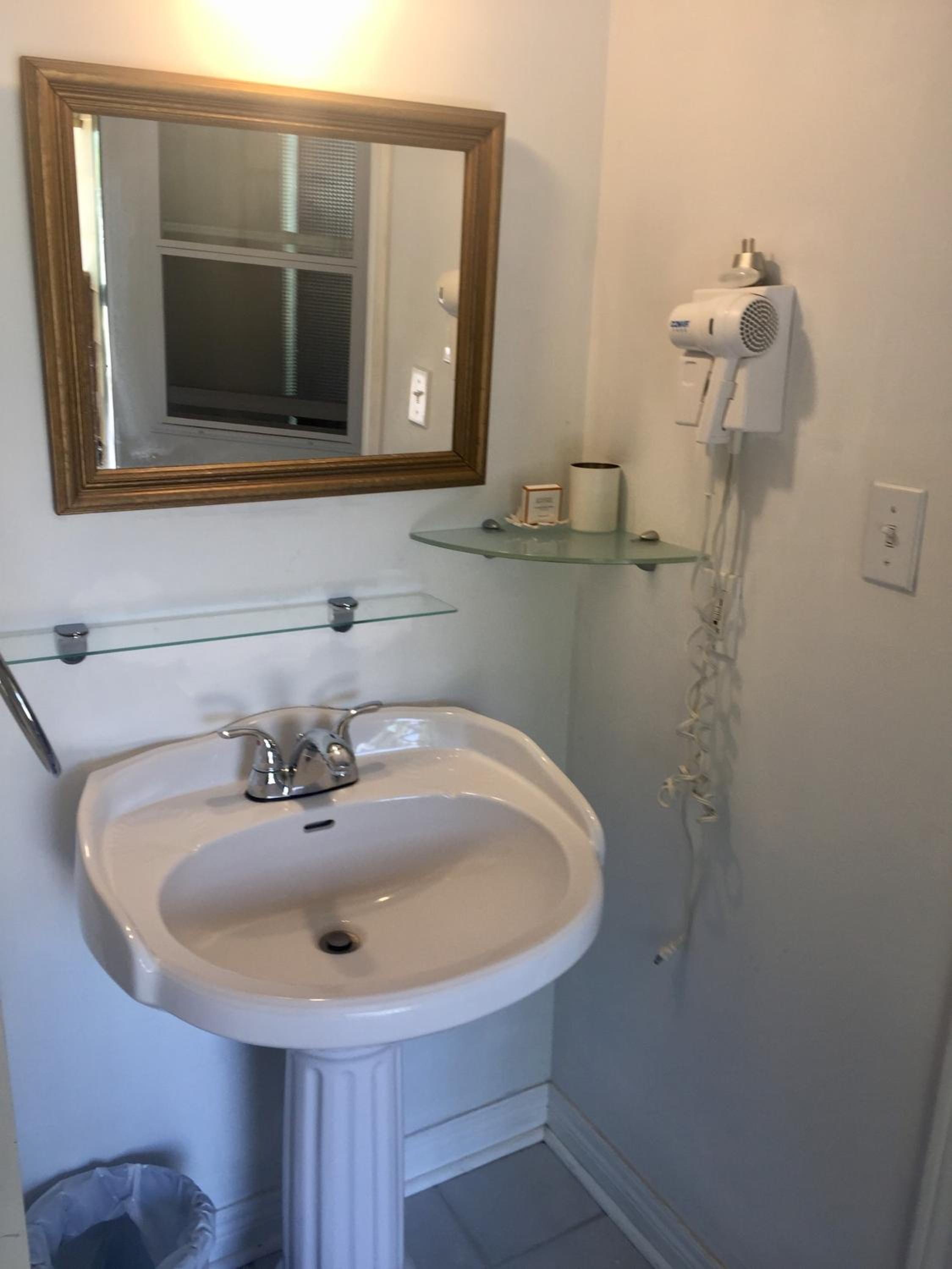 Ellis House Bed & Breakfast