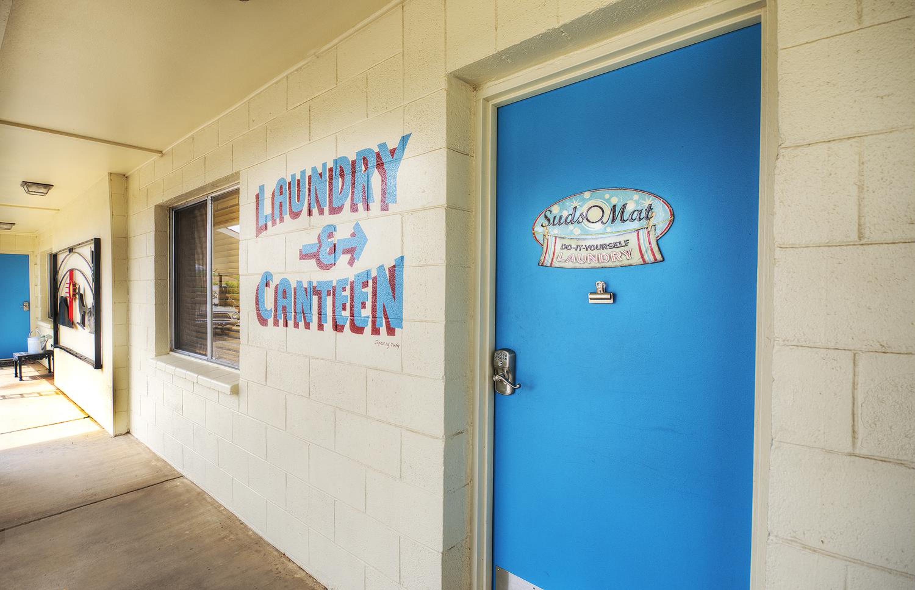 Roadrunner Lodge Motel