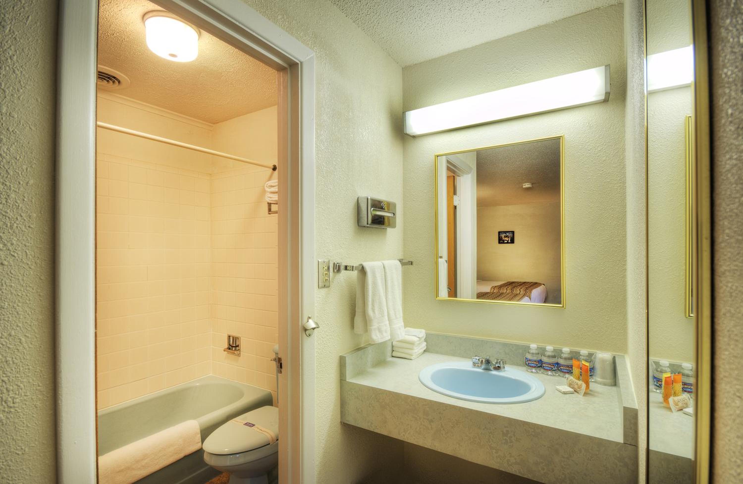 Roadrunner Lodge Motel