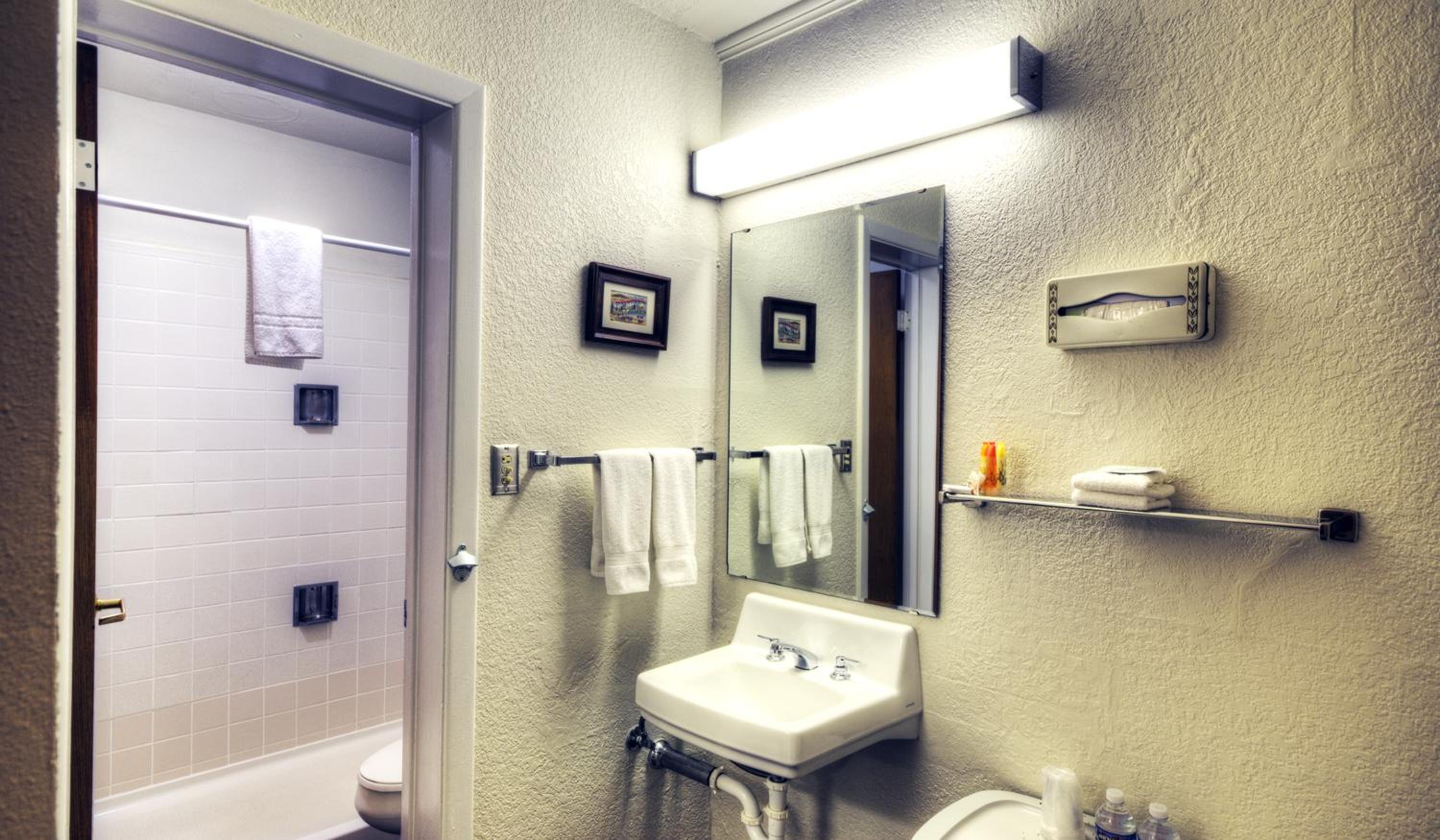 Roadrunner Lodge Motel