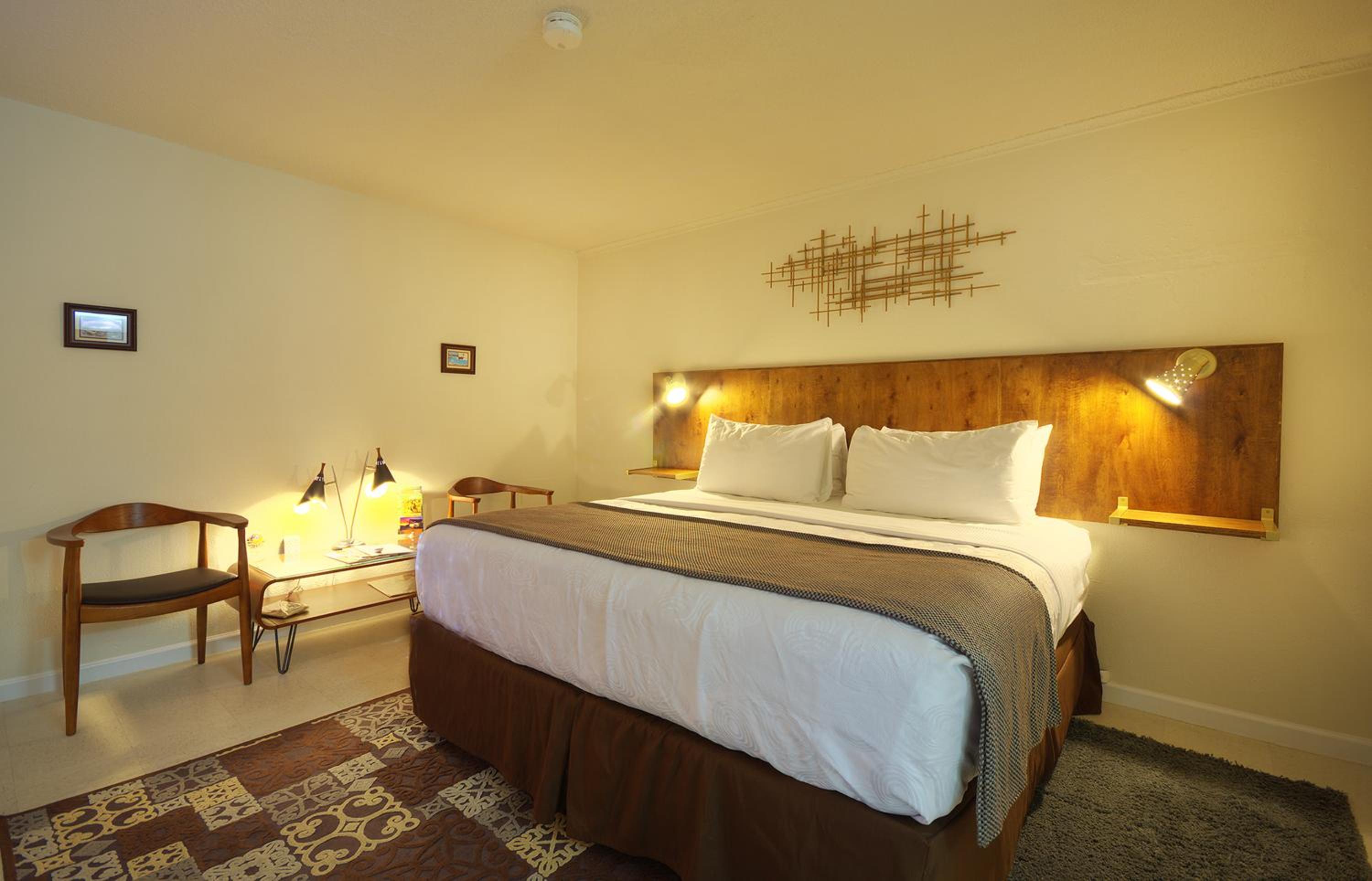 Roadrunner Lodge Motel