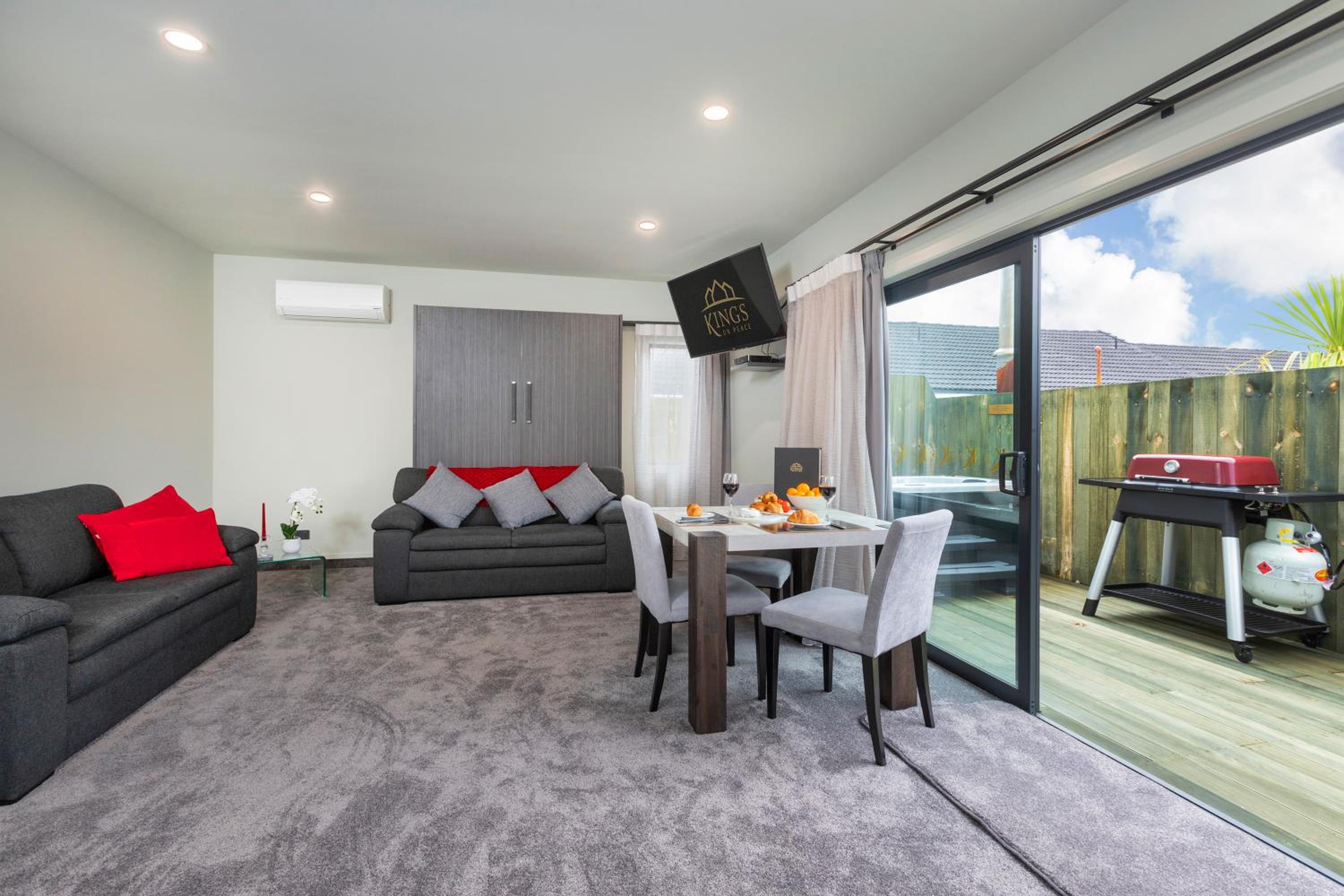 Hotel Kings On Peace