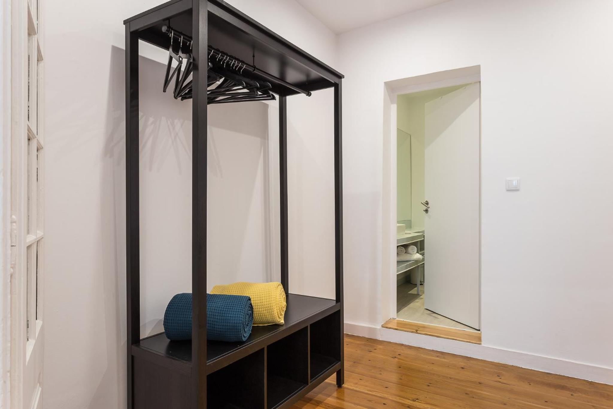 Three bedroom apartment in historical centre -Bairro Alto view 5